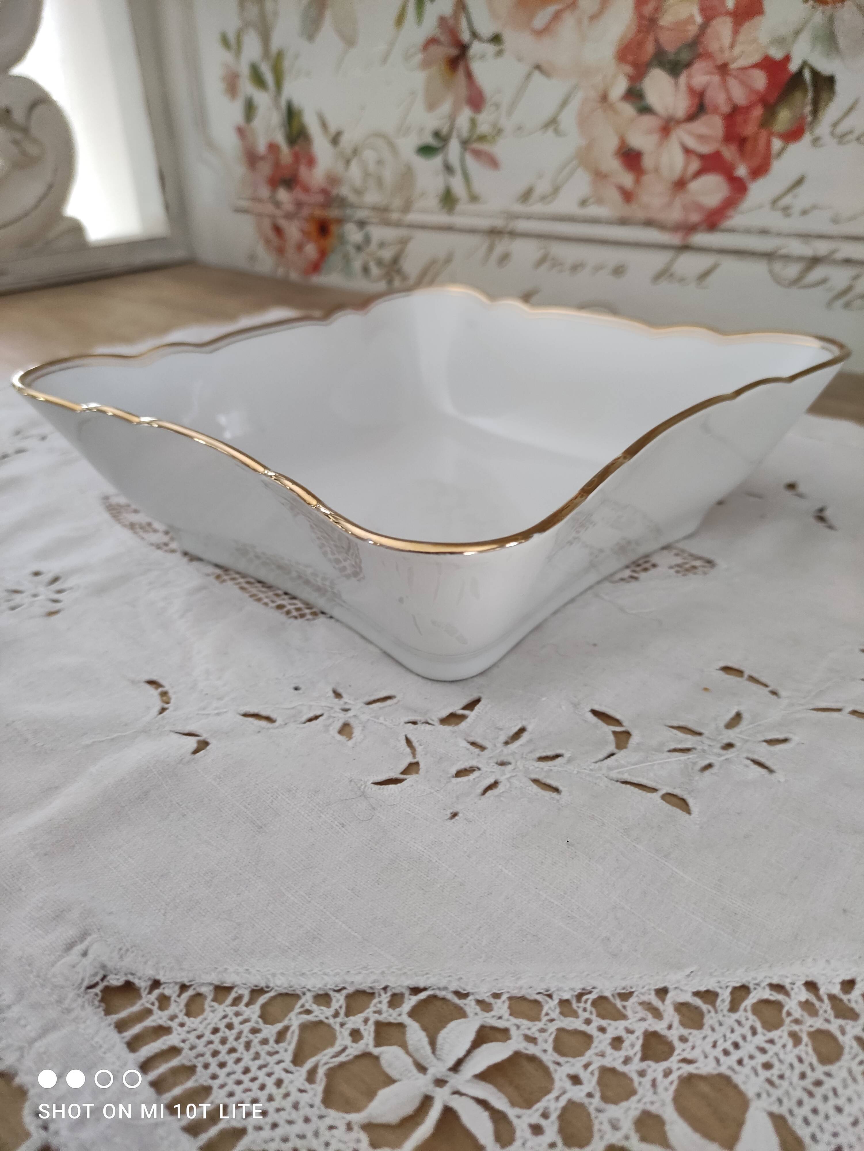 Saladier en porcelaine suisse blanche double liseré doré "VSK USC Viribus Unitis"