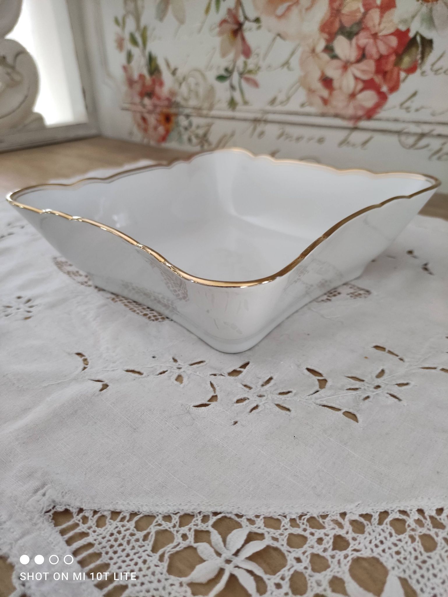 Salad bowl in white Swiss porcelain double gilded border "VSK USC Viribus Unitis"