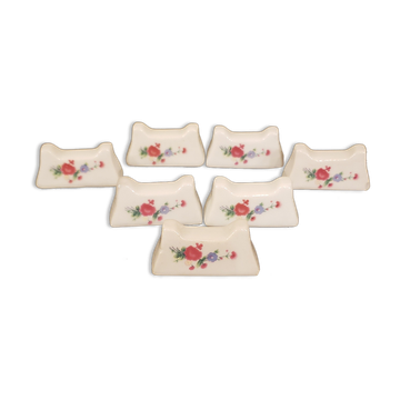 7 repose couverts en porcelaine motif fleurs