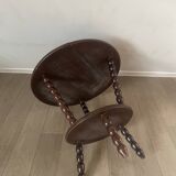 The pedestal table "brutalizes"