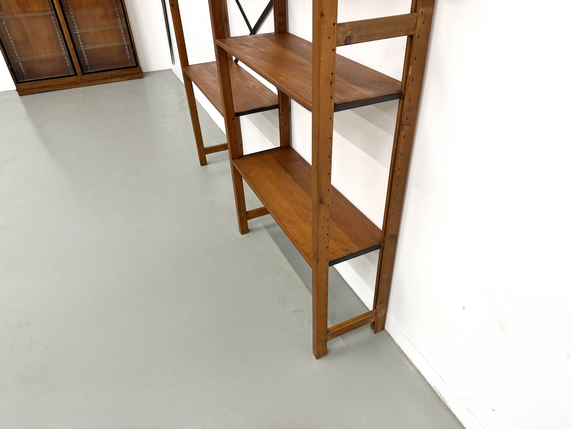 XXL Modernist Library in Solid Pine – 1950s Design – L164 cm