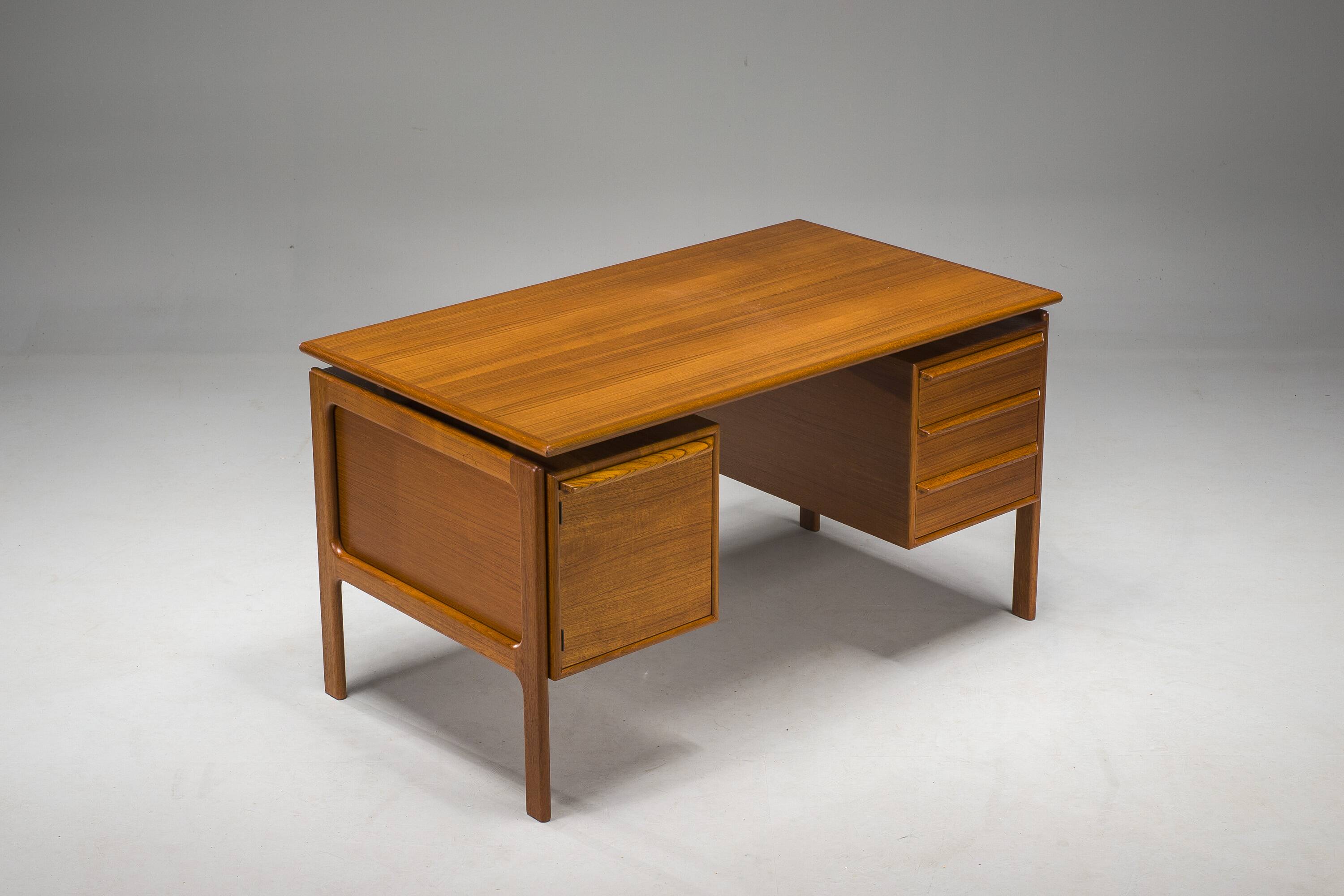 Mid-Century Teak Freestanding Desk from GV Møbler, 1970s