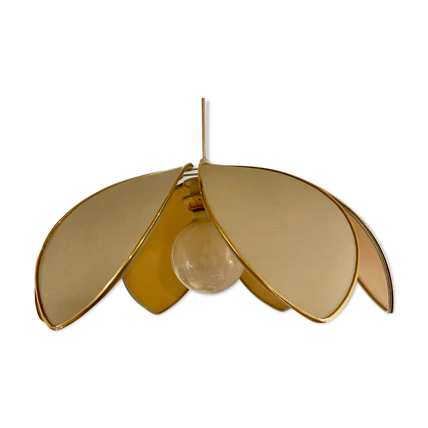 Vintage flower petal suspension