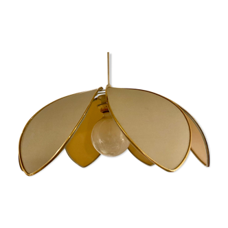 Vintage flower petal suspension