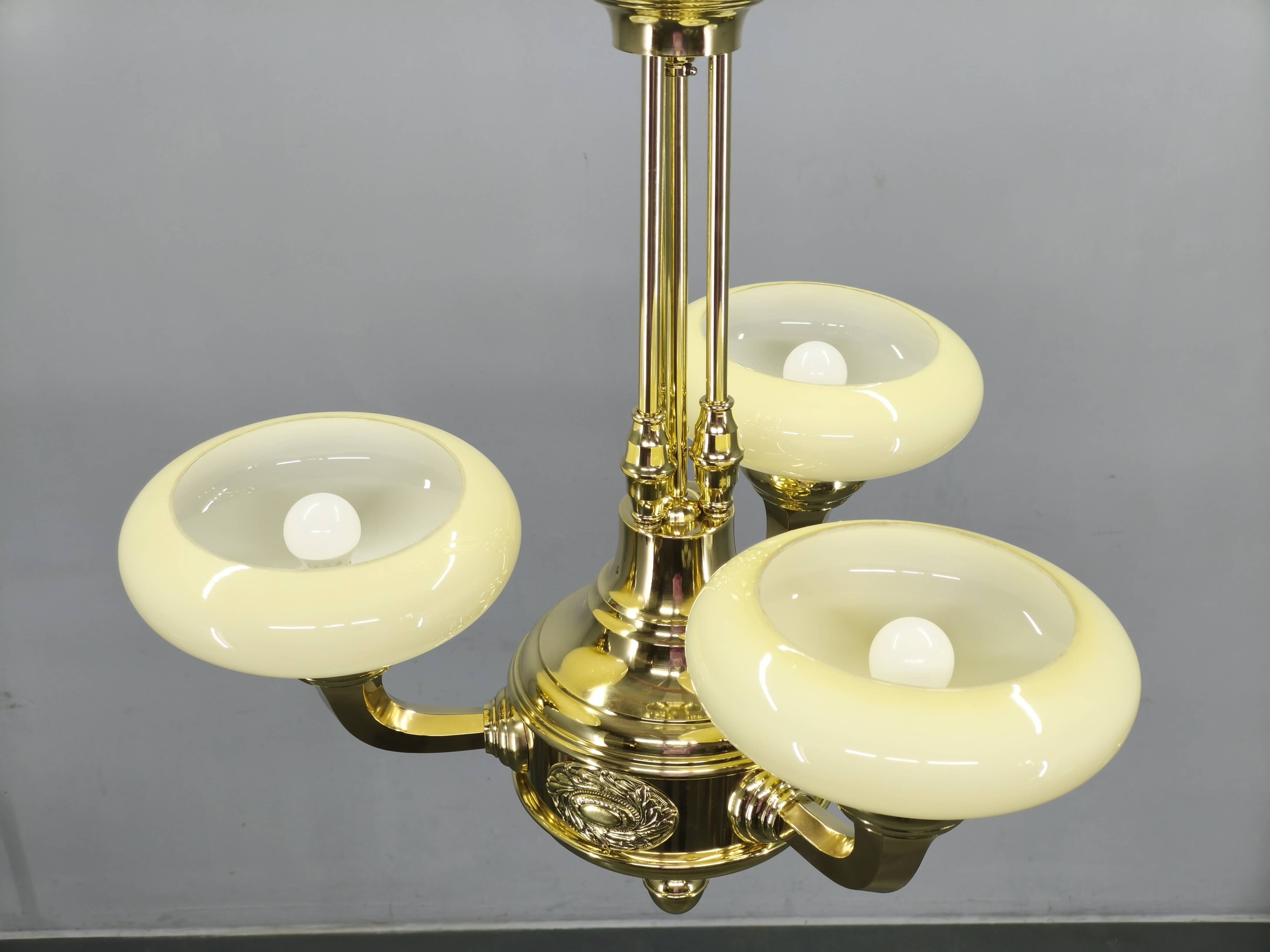 Chandelier en laiton Art Déco néoclassique, Tchécoslovaquie, années 1930