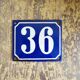Plaque d’immatriculation de la vieille maison en bleu blanc, panneau en émail numéro 36