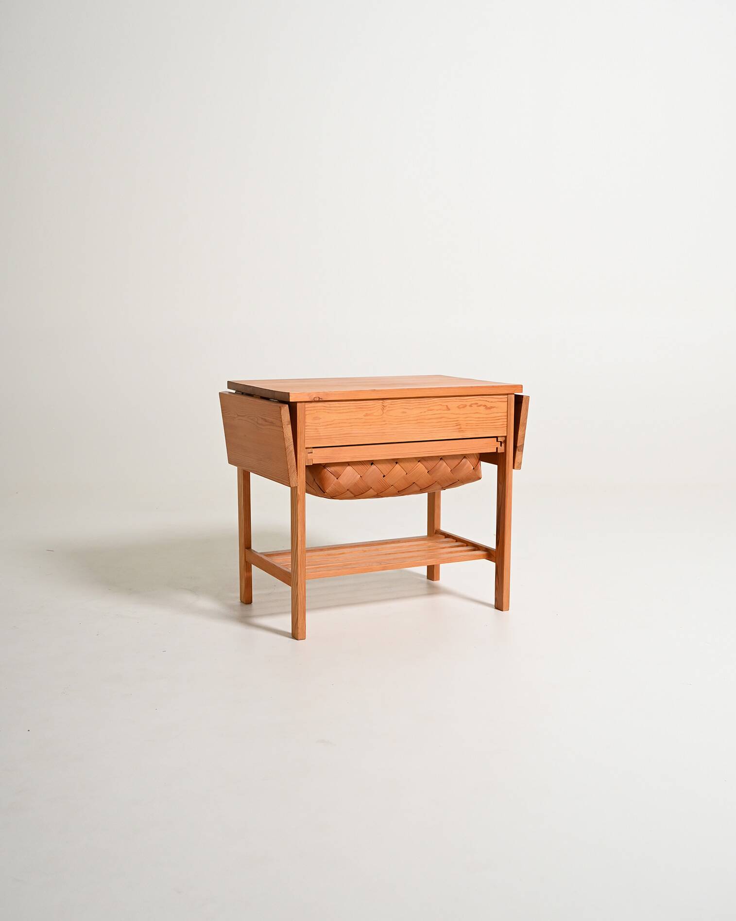 Table d'appoint en pin scandinave, années 1950