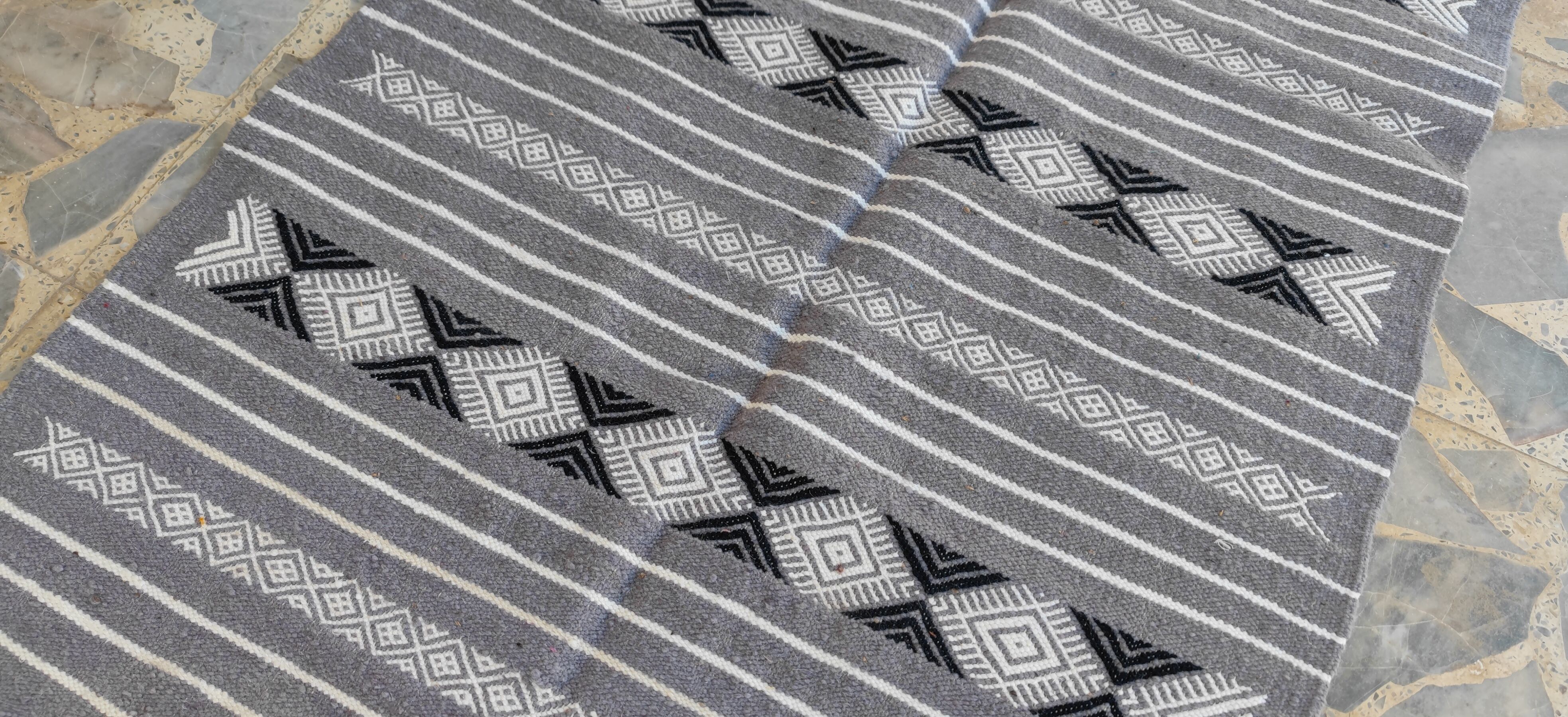 Hand-woven kilim rug in natural wool, 145x90 cm