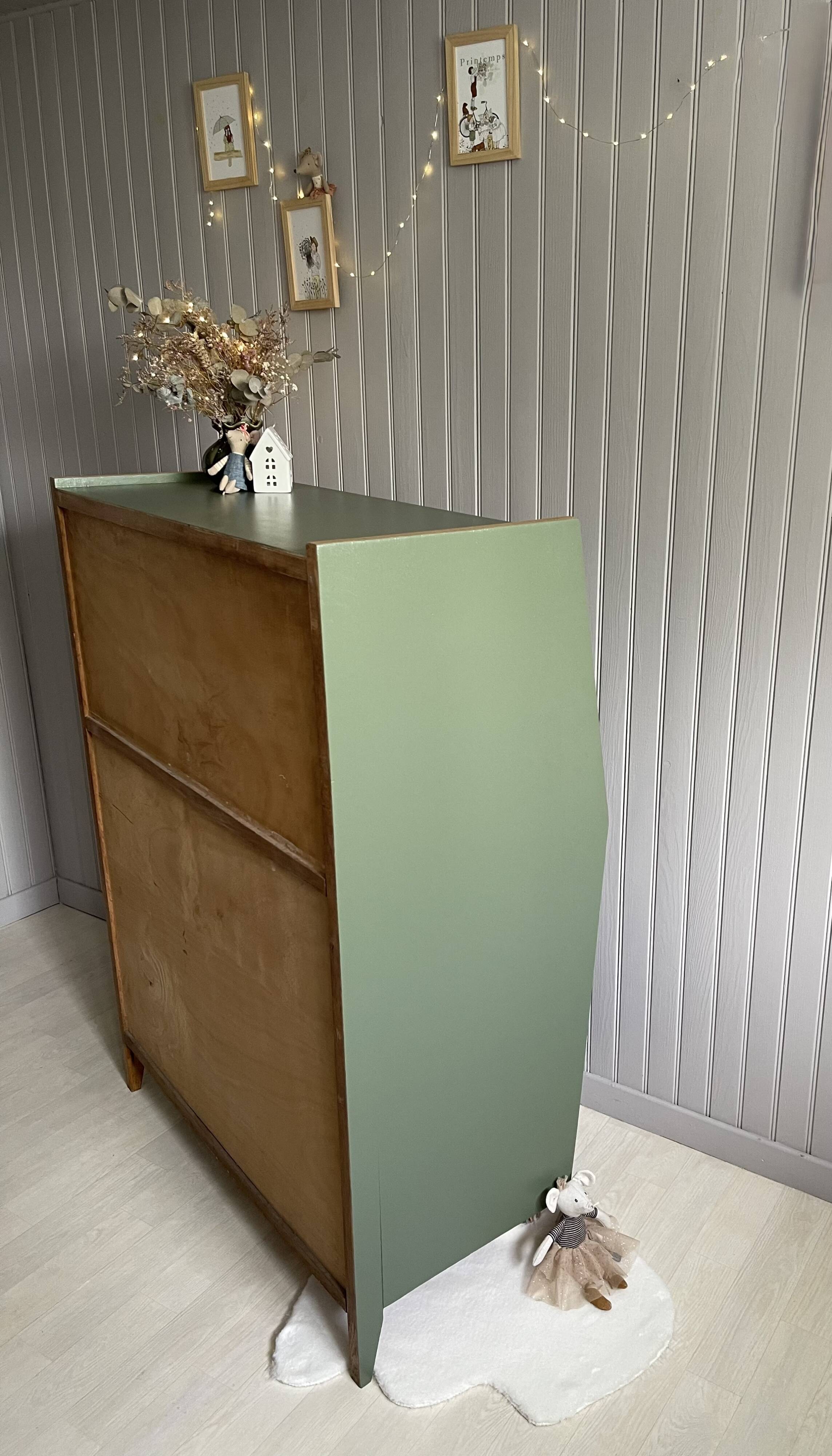 Green secretary