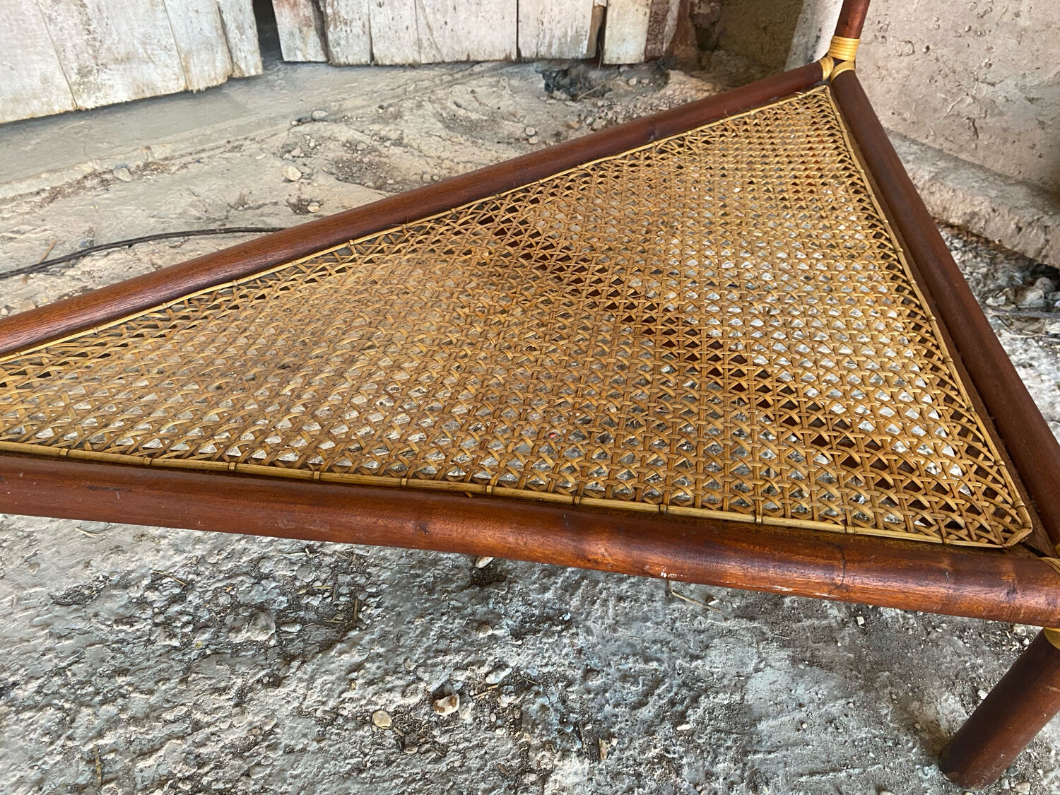 Table Basse Triangulaire Bambou Rotin + Plateaux Cannées Modèle Unique