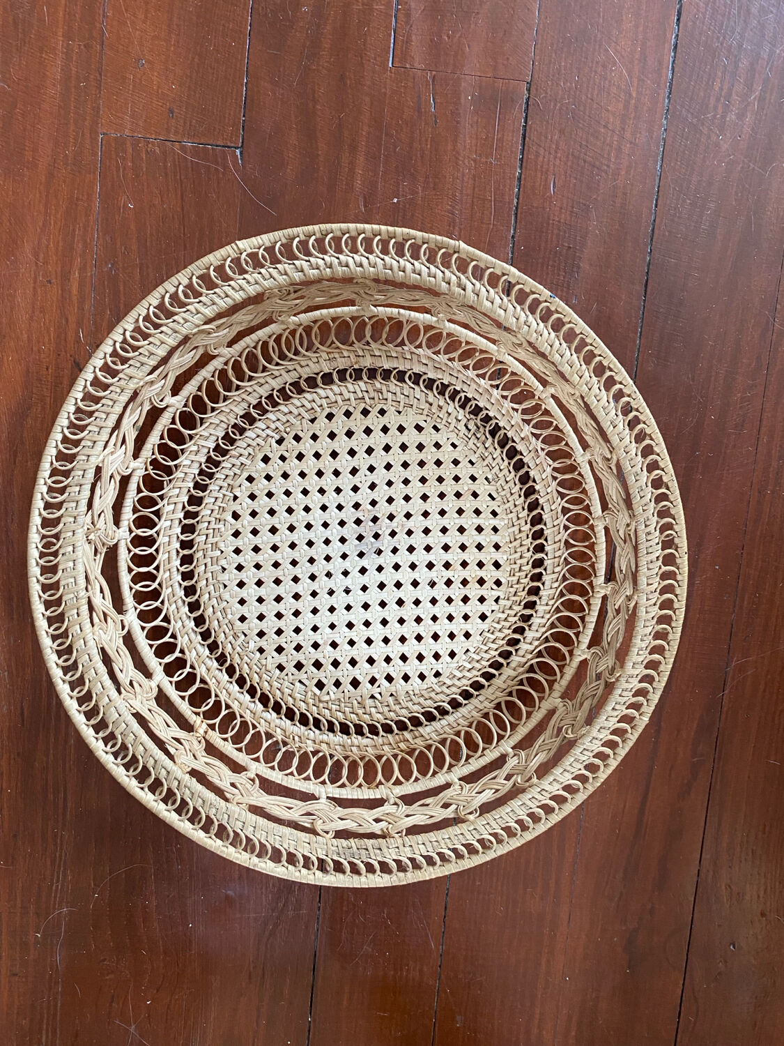 Bohemian wicker and caned plateau.
