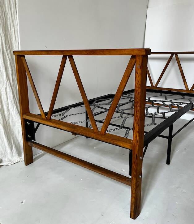 Two-seater bench convertible into a single bed.