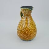 Grand pichet jaune en céramique dans le gout d'Accolay