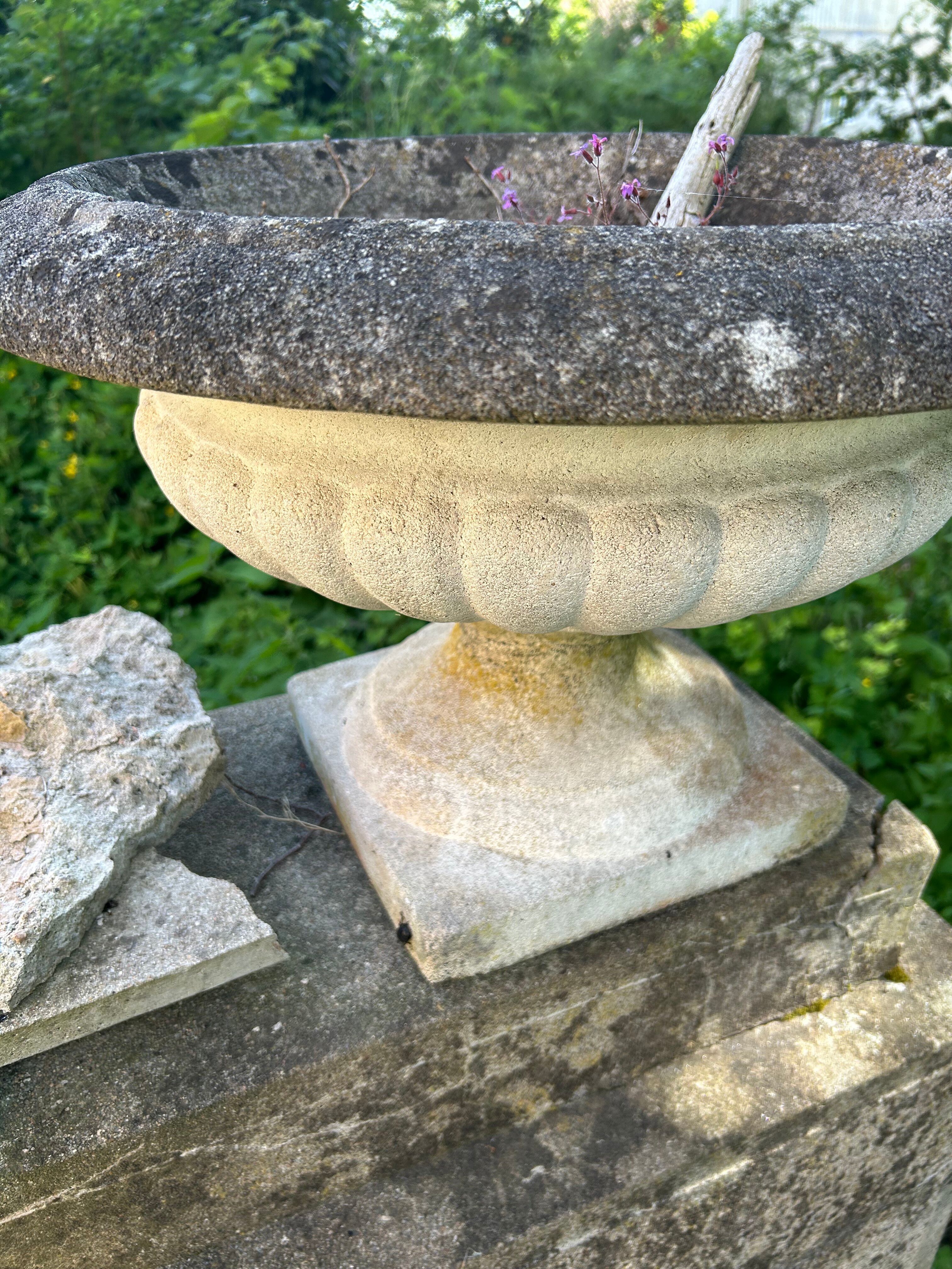 Médicis stone jardinière vase