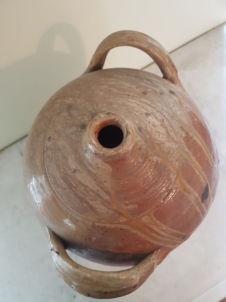 Jar or lady jeanne in varnished sandstone