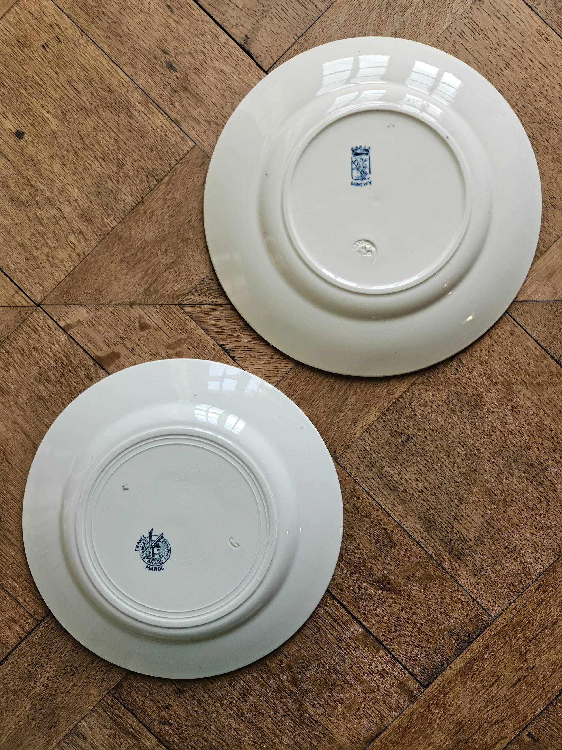 Assiettes plates anciennes dépareillées terre de fer