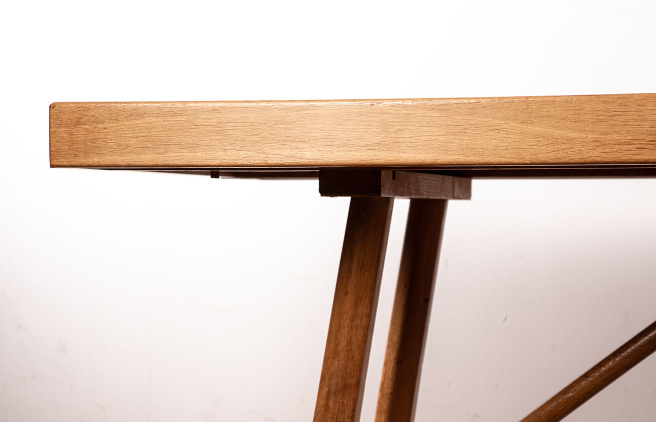 Large extendable dining table in oak by Guillerme and Chambron 1960.