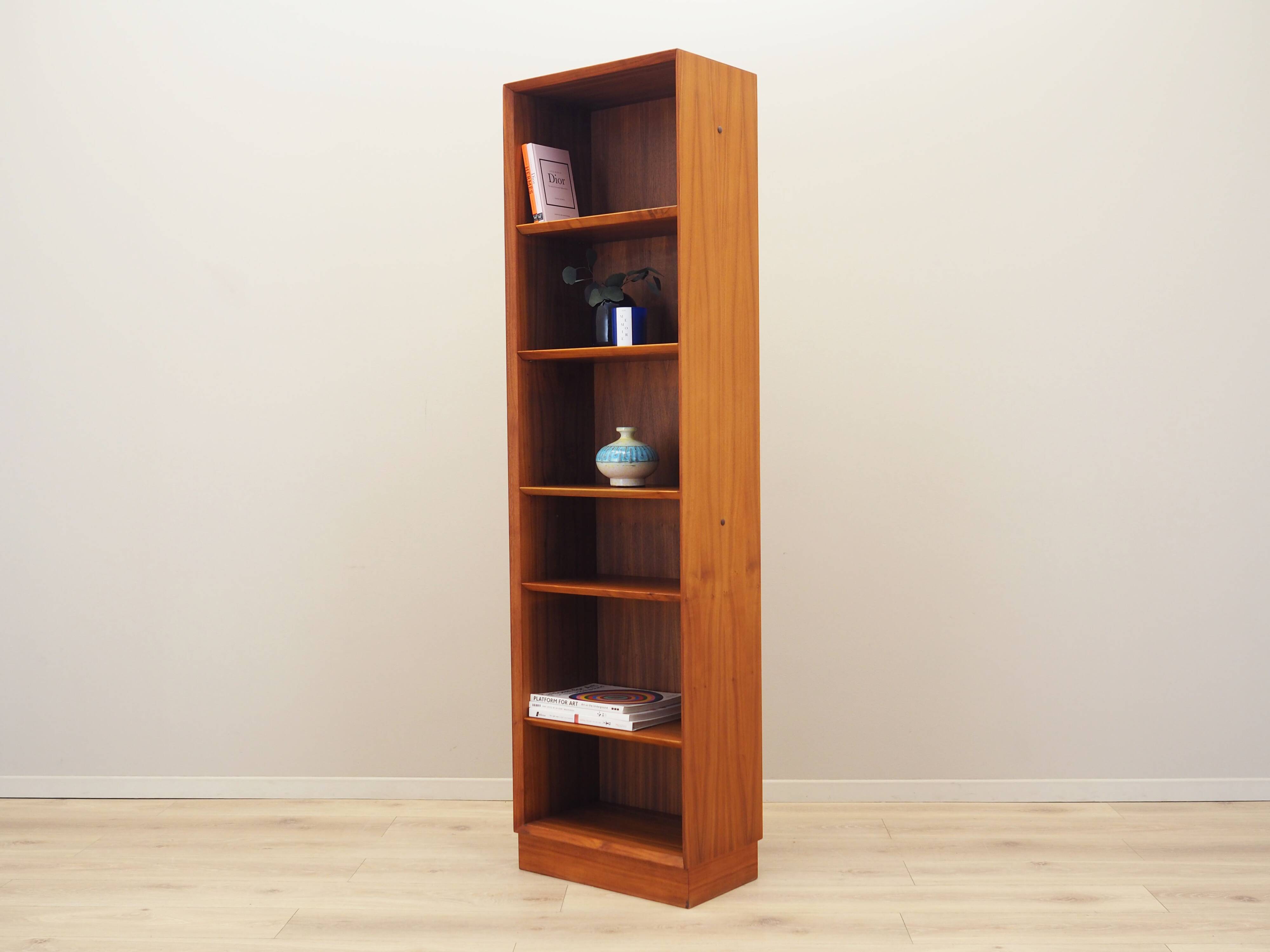 Danish teak bookcase by Hundevad, 1970s