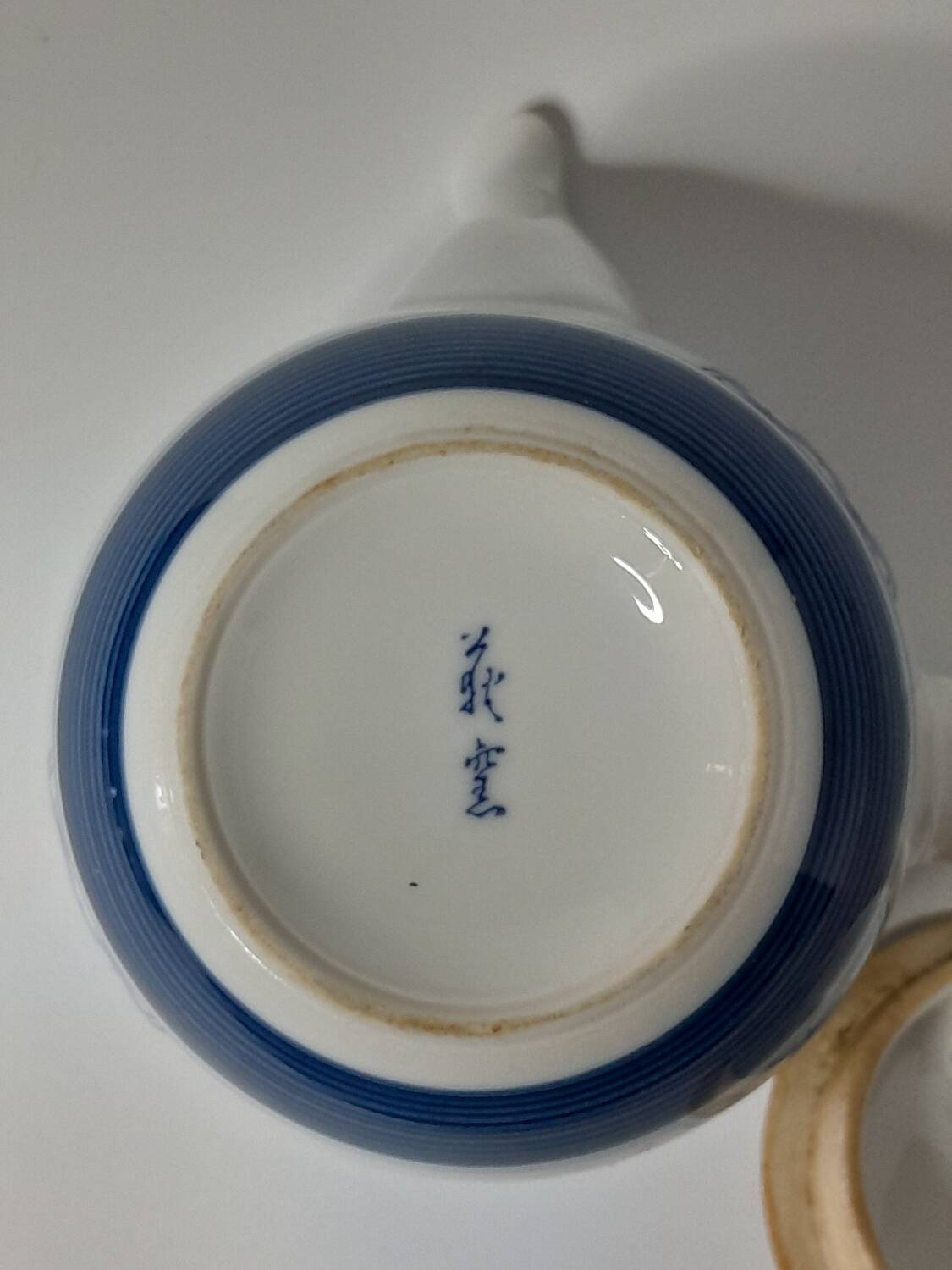 Japanese Kyūsu teapot in Arita porcelain, Imari floral decoration.