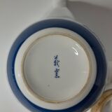 Japanese Kyūsu teapot in Arita porcelain, Imari floral decoration.