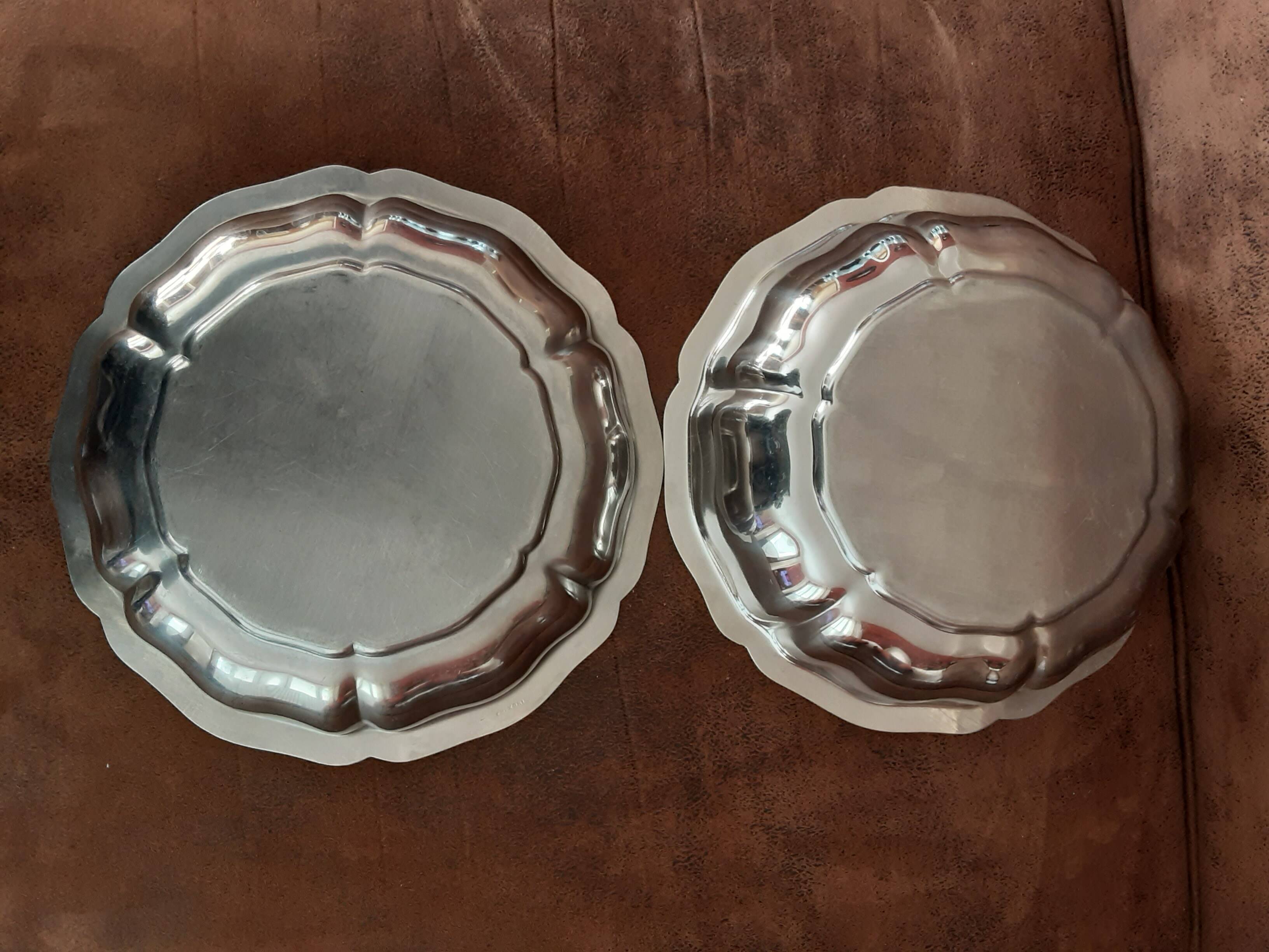 Set of 2 vintage stainless steel salad bowls