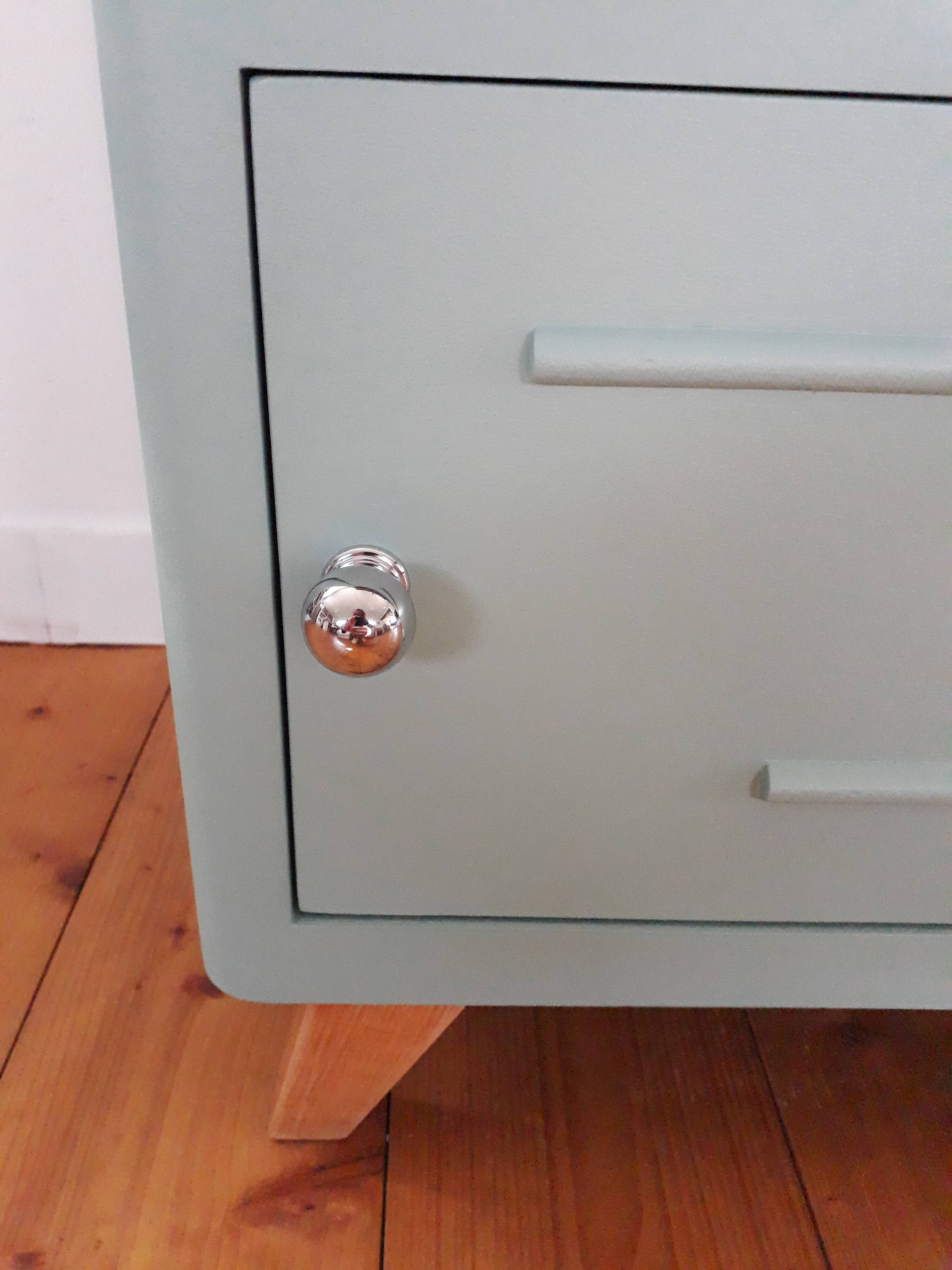 Table de chevet vintage années 30 vert mint revisité