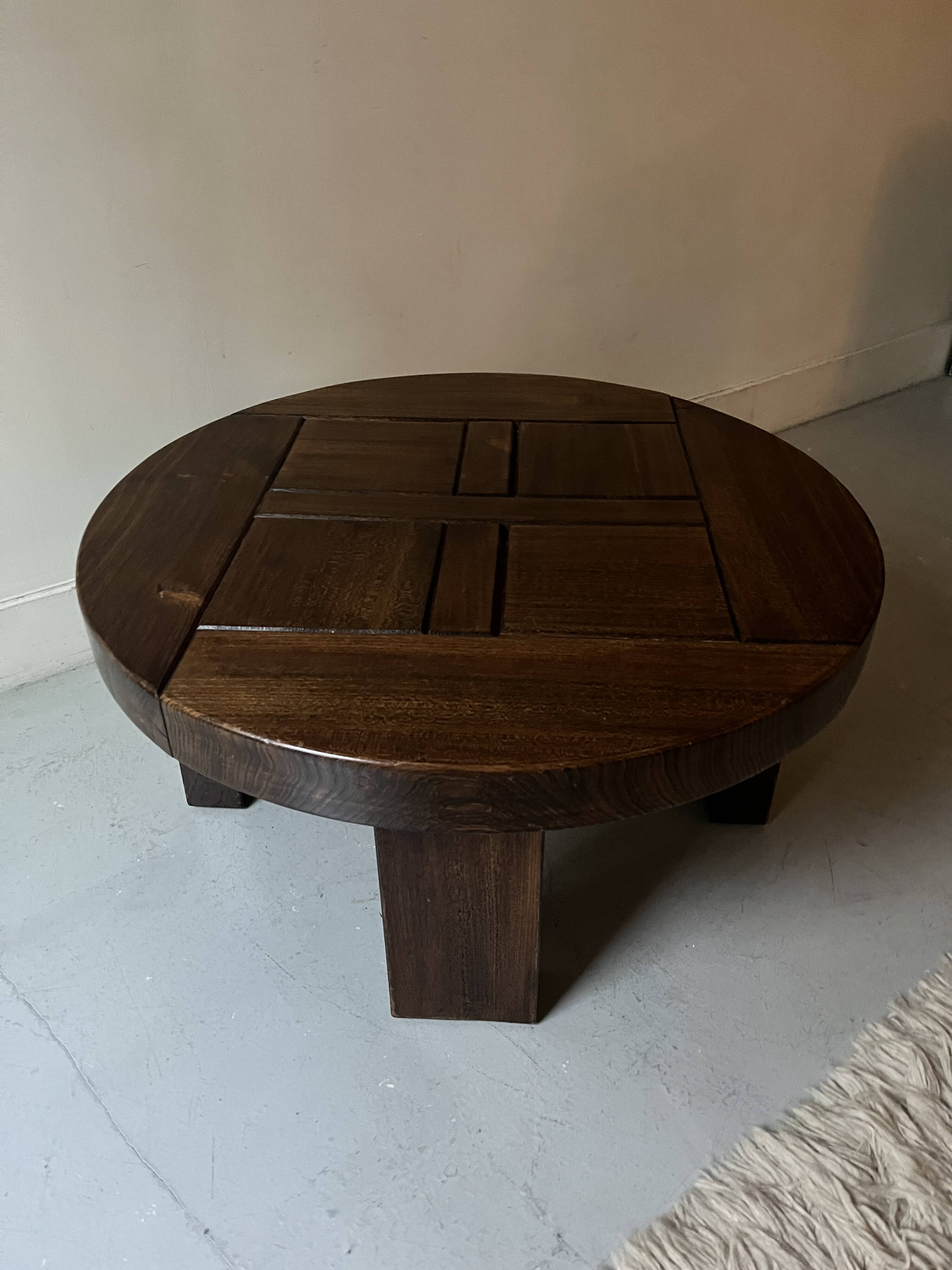 round coffee table in solid elm wood, Maison Regain 1980