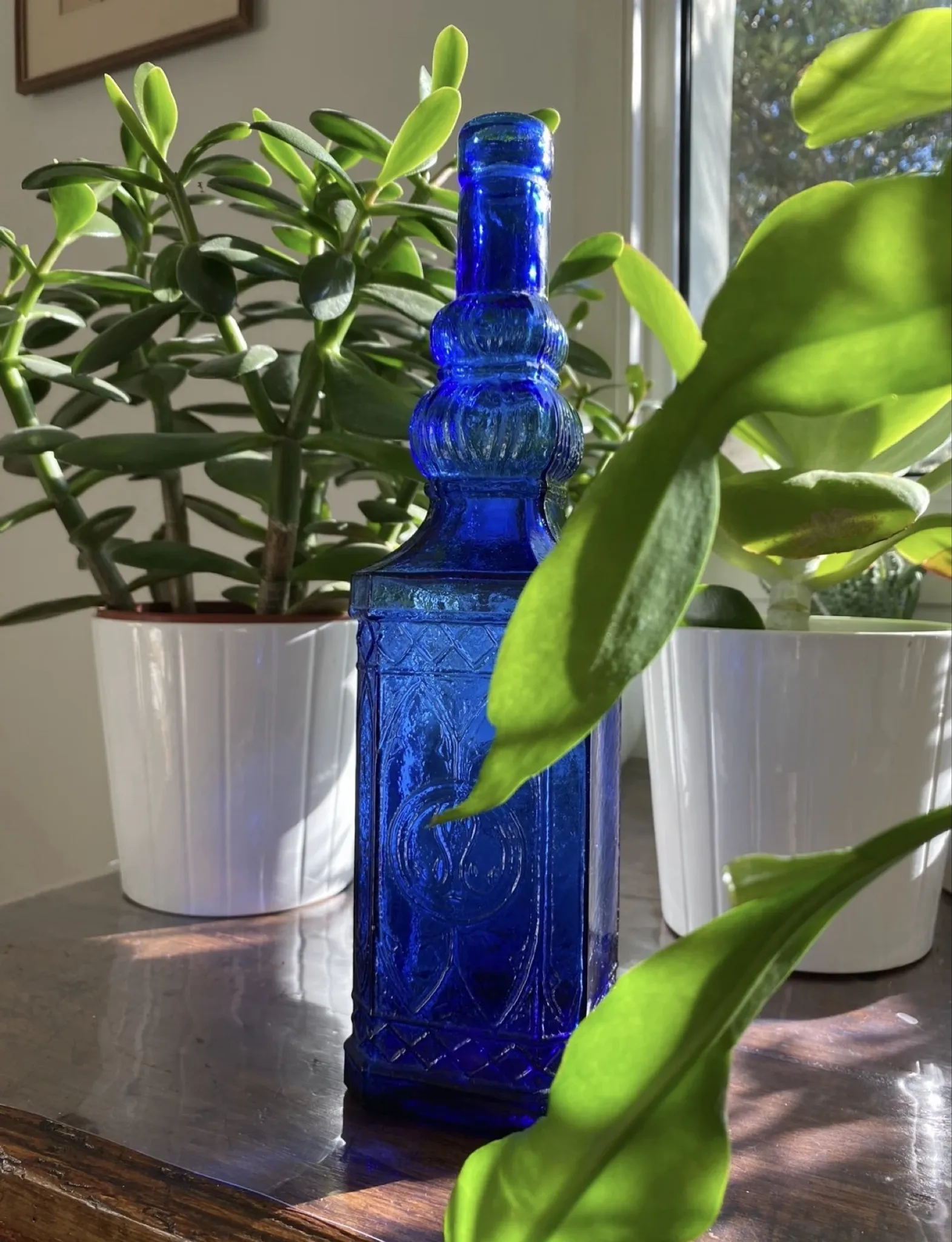 Duo de bouteilles en verre bleu cobalt
