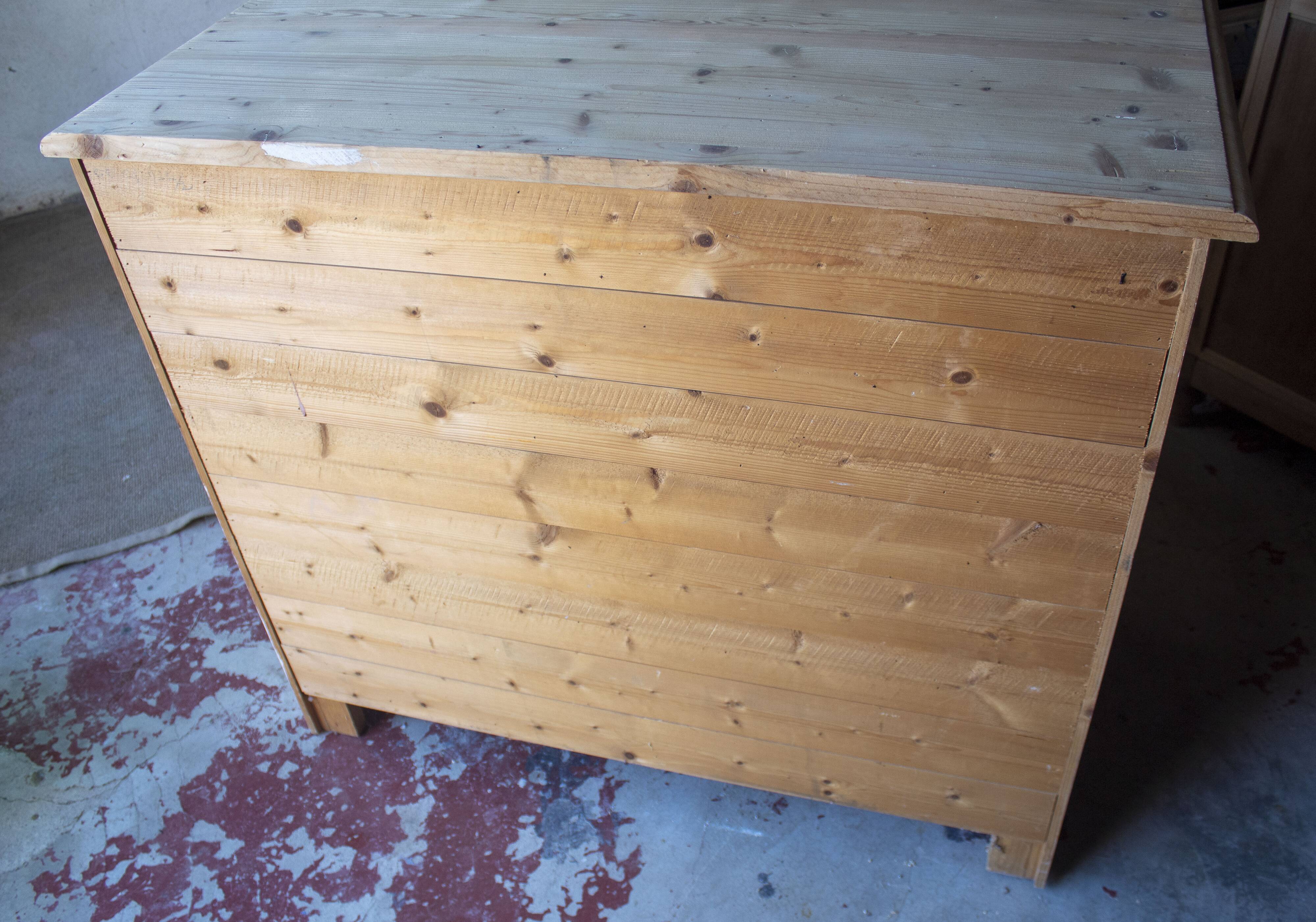 Solid wood chest of drawers