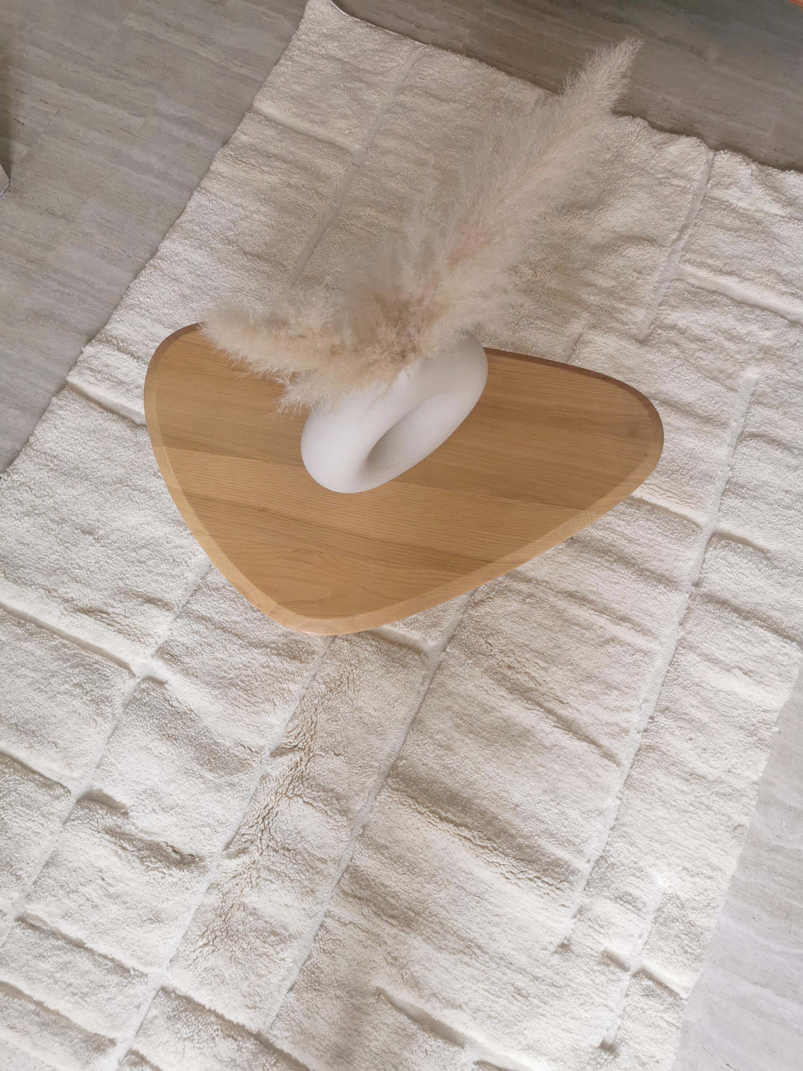 Berber carpet Béni Ouarain plain white with inlaid line patterns