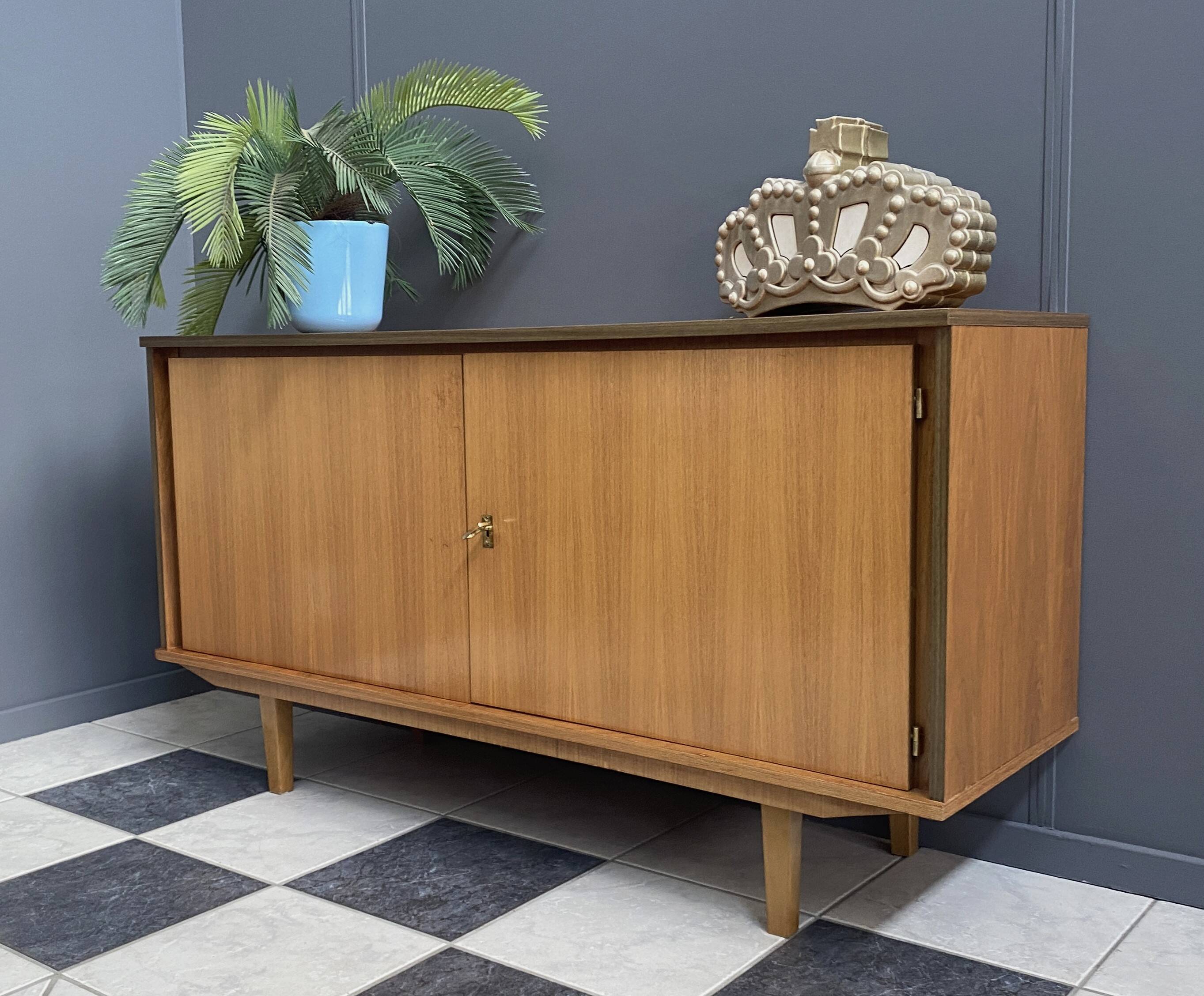 Buffet en bois à 2 portes de Suède