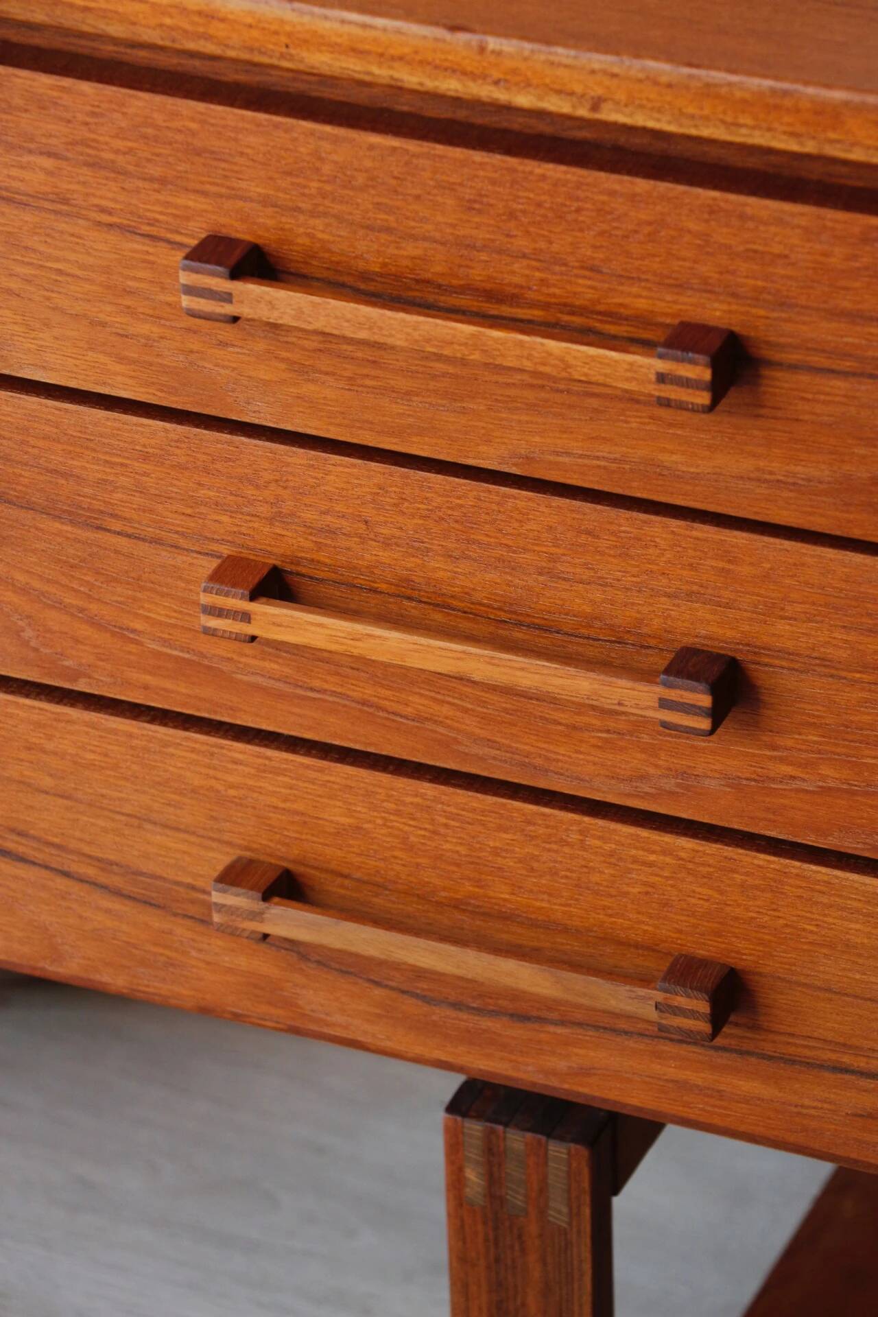 Bureau freestanding teck scandinave années 60 | Dyrlund