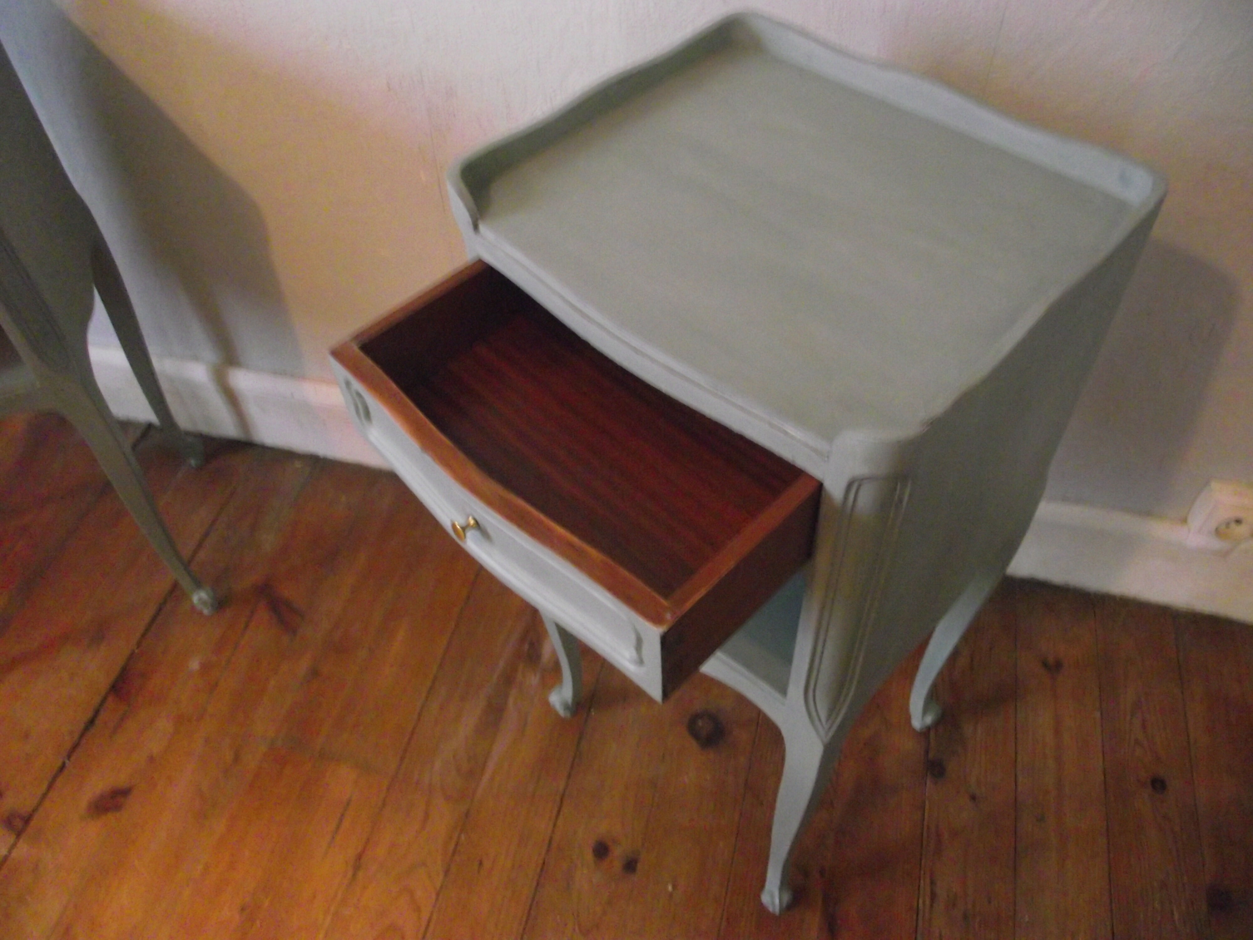 Paire de chevets de style Louis xv peints