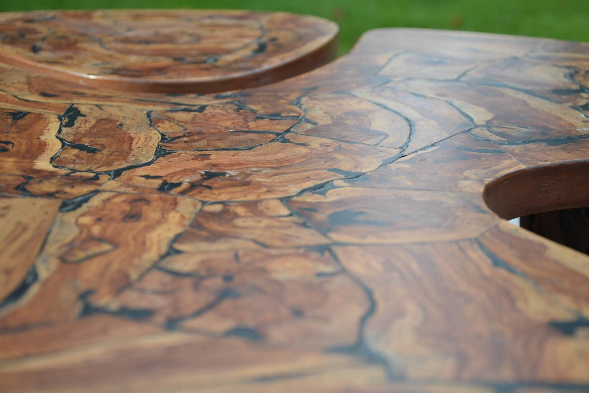 Modular coffee table in vine shoot marquetry.
