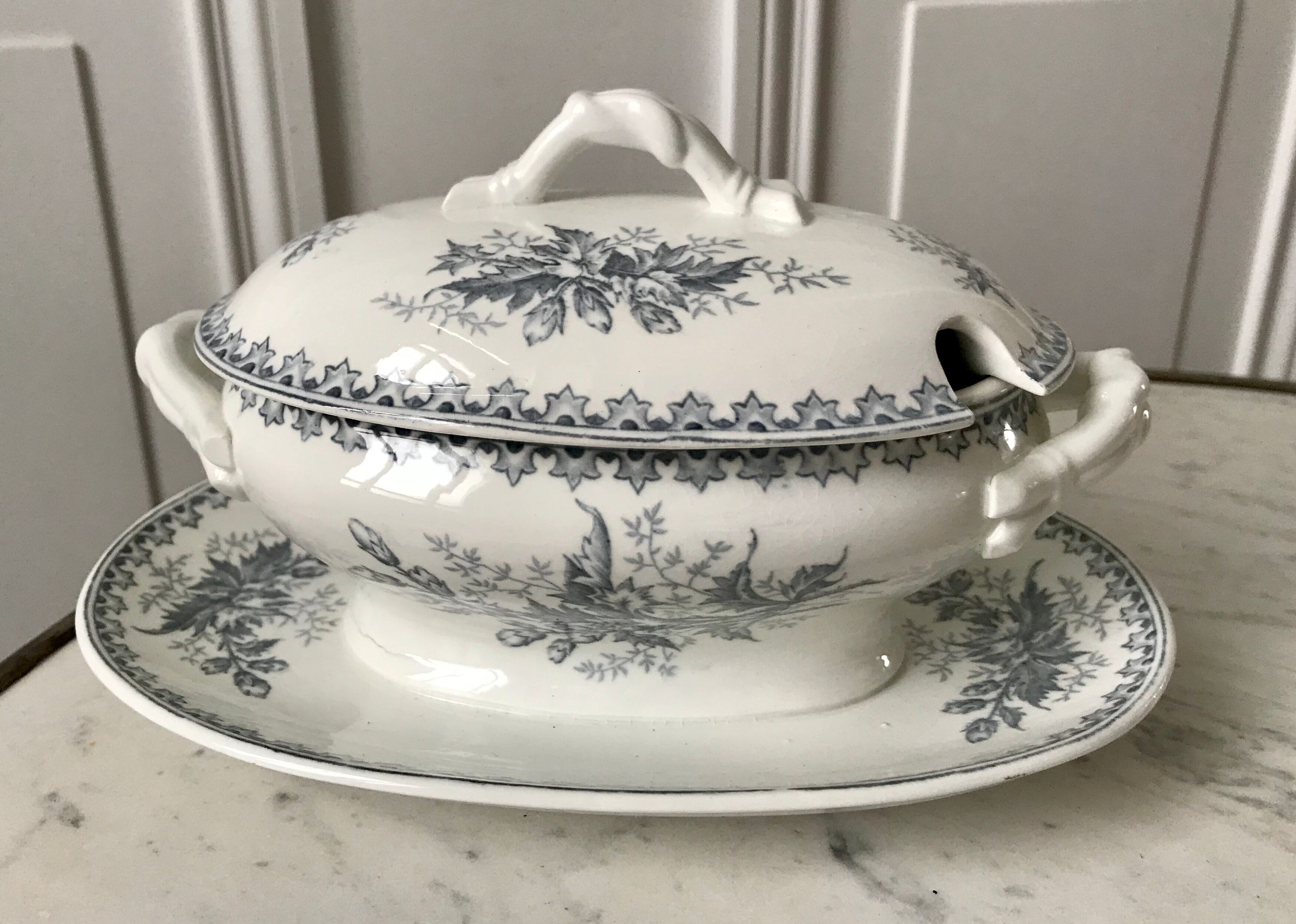 Sauce boat Terre de Fer Société Céramique Maestricht model Thistle made in Holland late nineteenth century