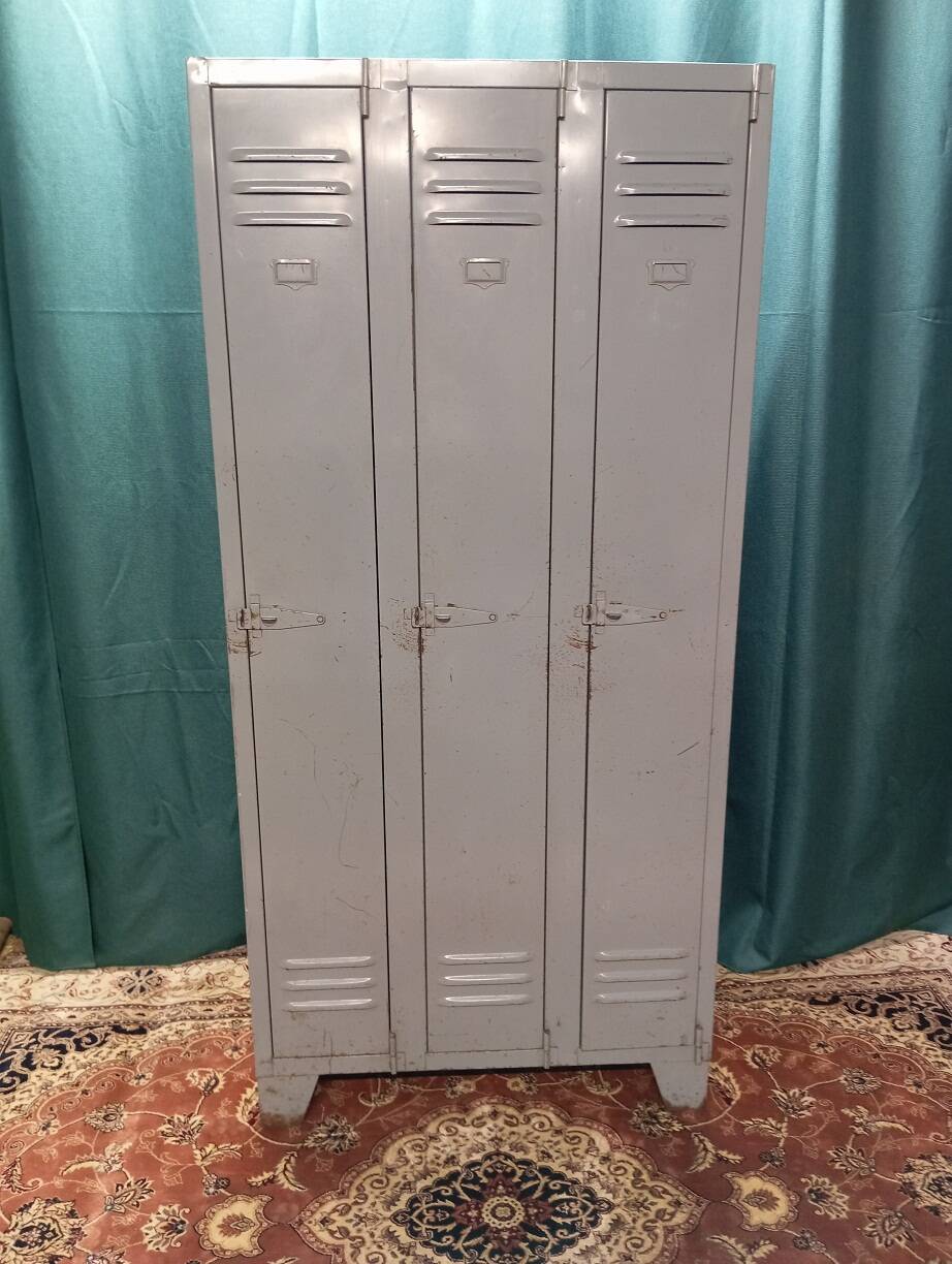Metal locker