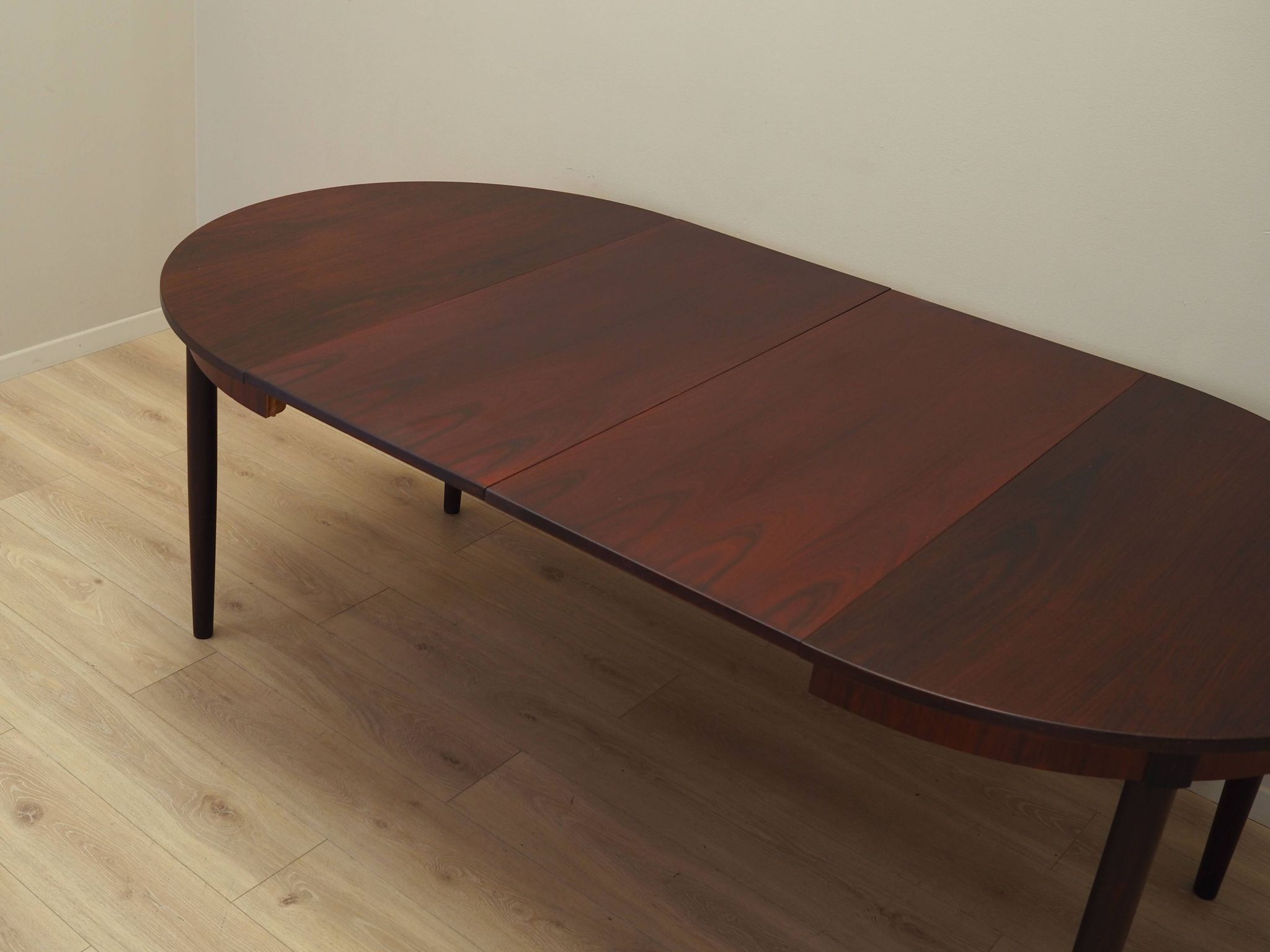 Table ronde en palissandre, design danois, années 1970, production : Danemark