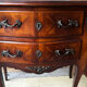 Commode galbée