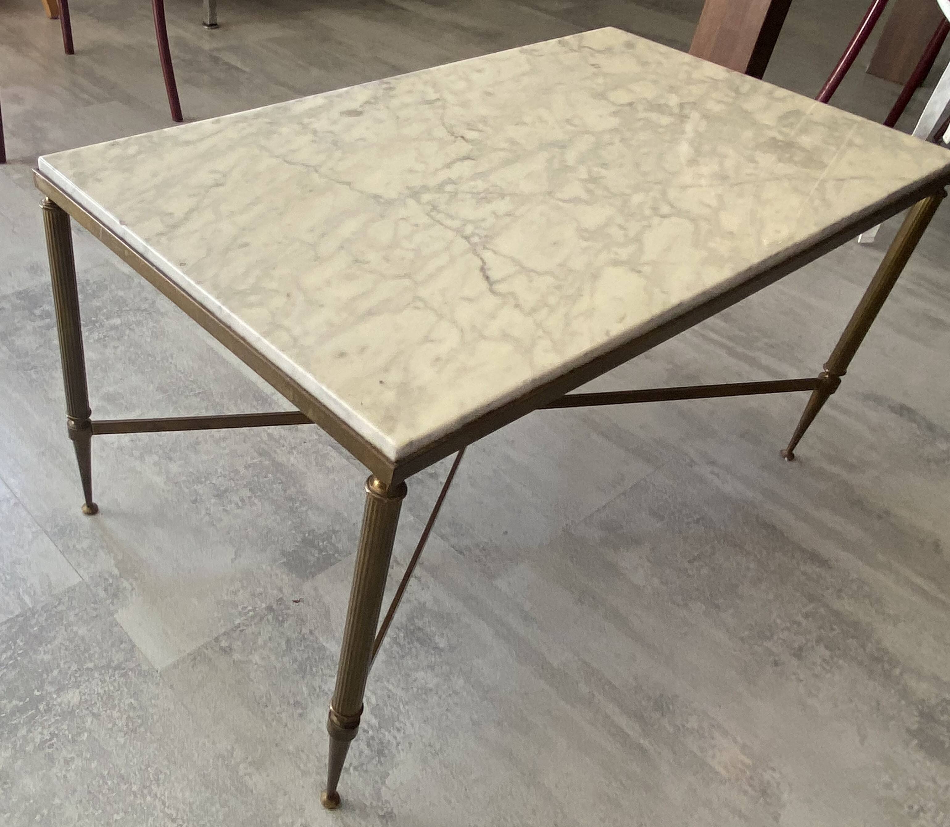 Table basse marbre blanc gris structure en métal laiton doré vintage 60s