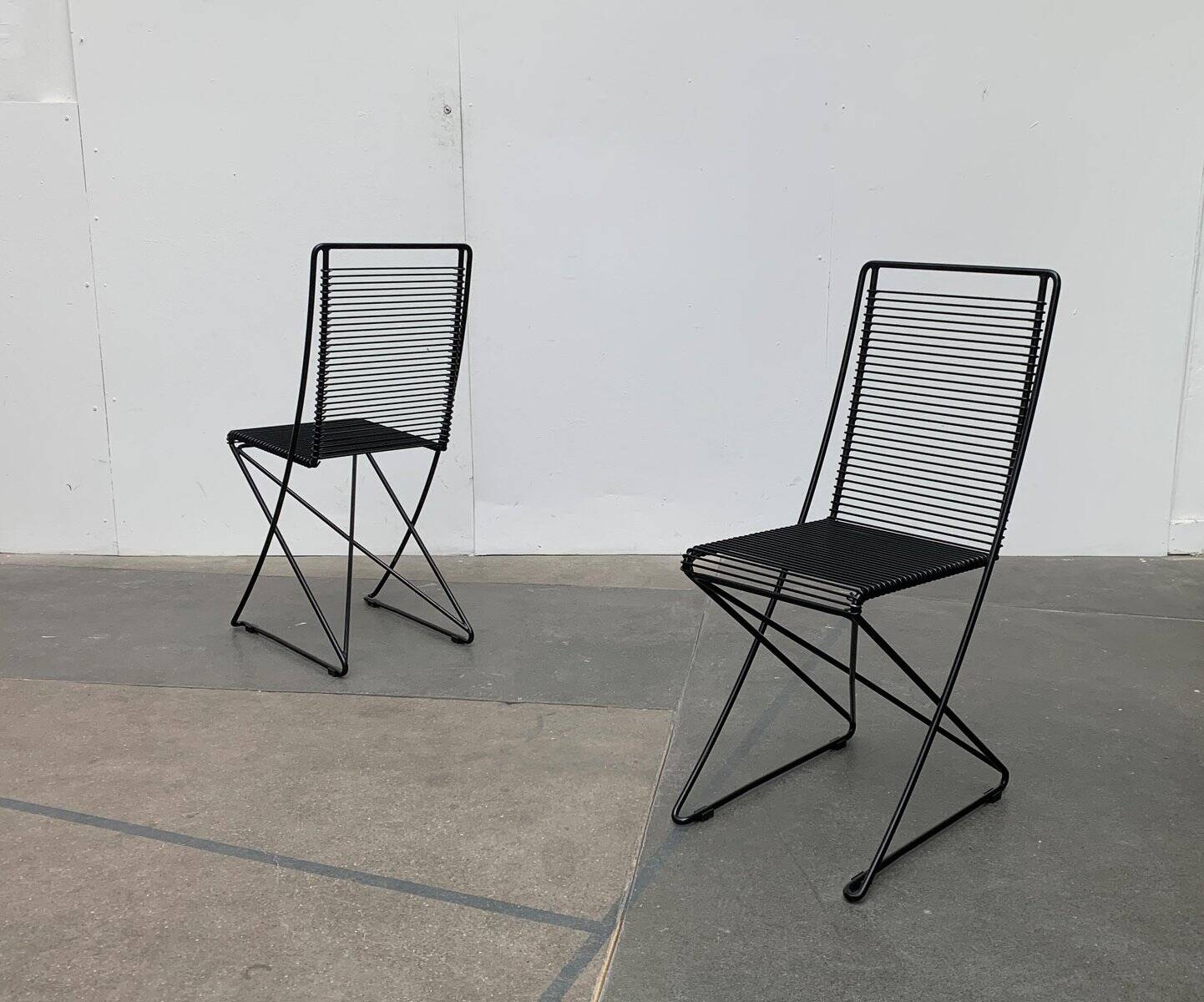 Set of black postmodern Kreuzschwinger chairs by Till Behrens for Schlubach, 1980s.