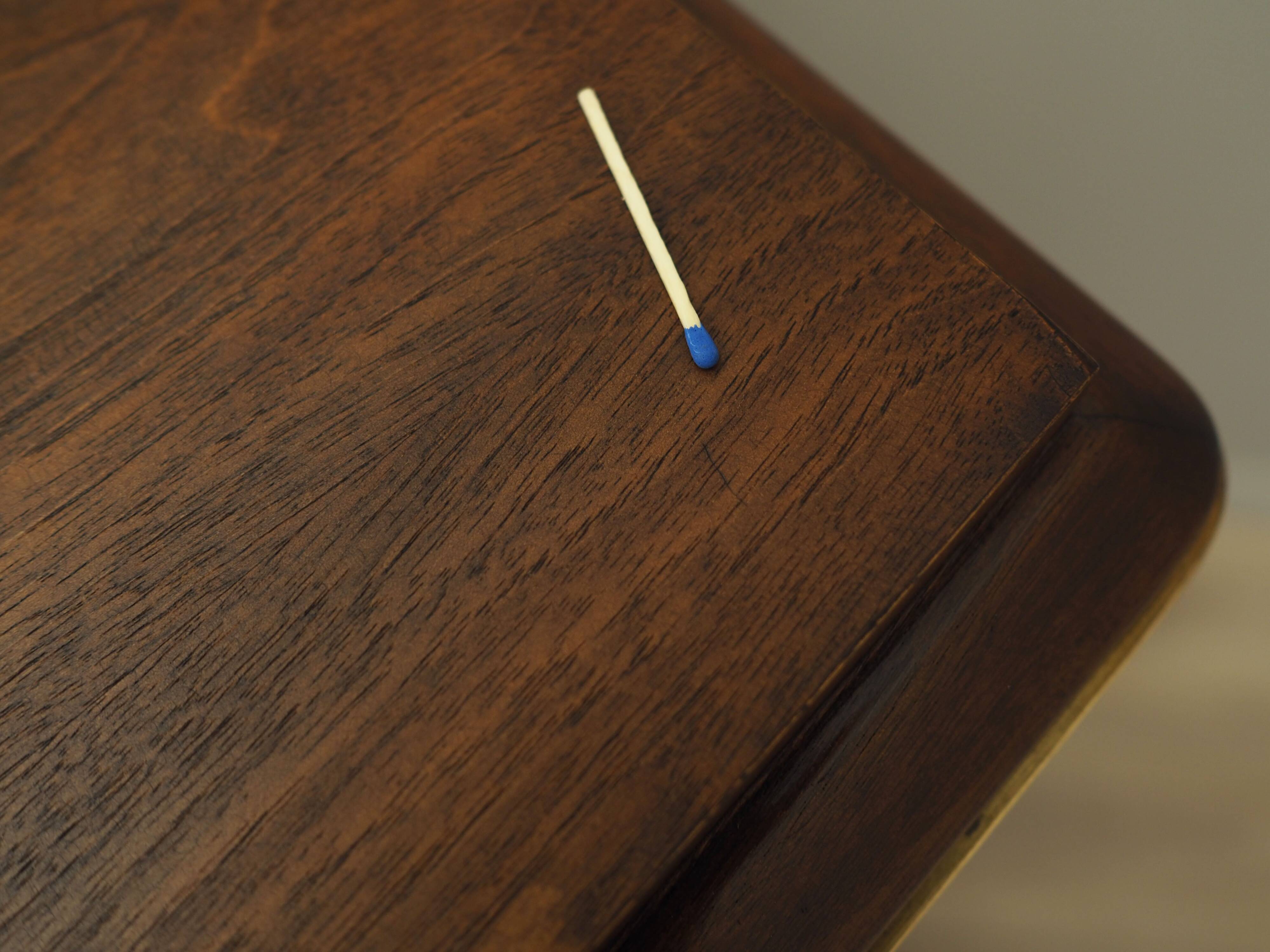 Buffet haut en noyer, design danois, années 1960, production : Danemark