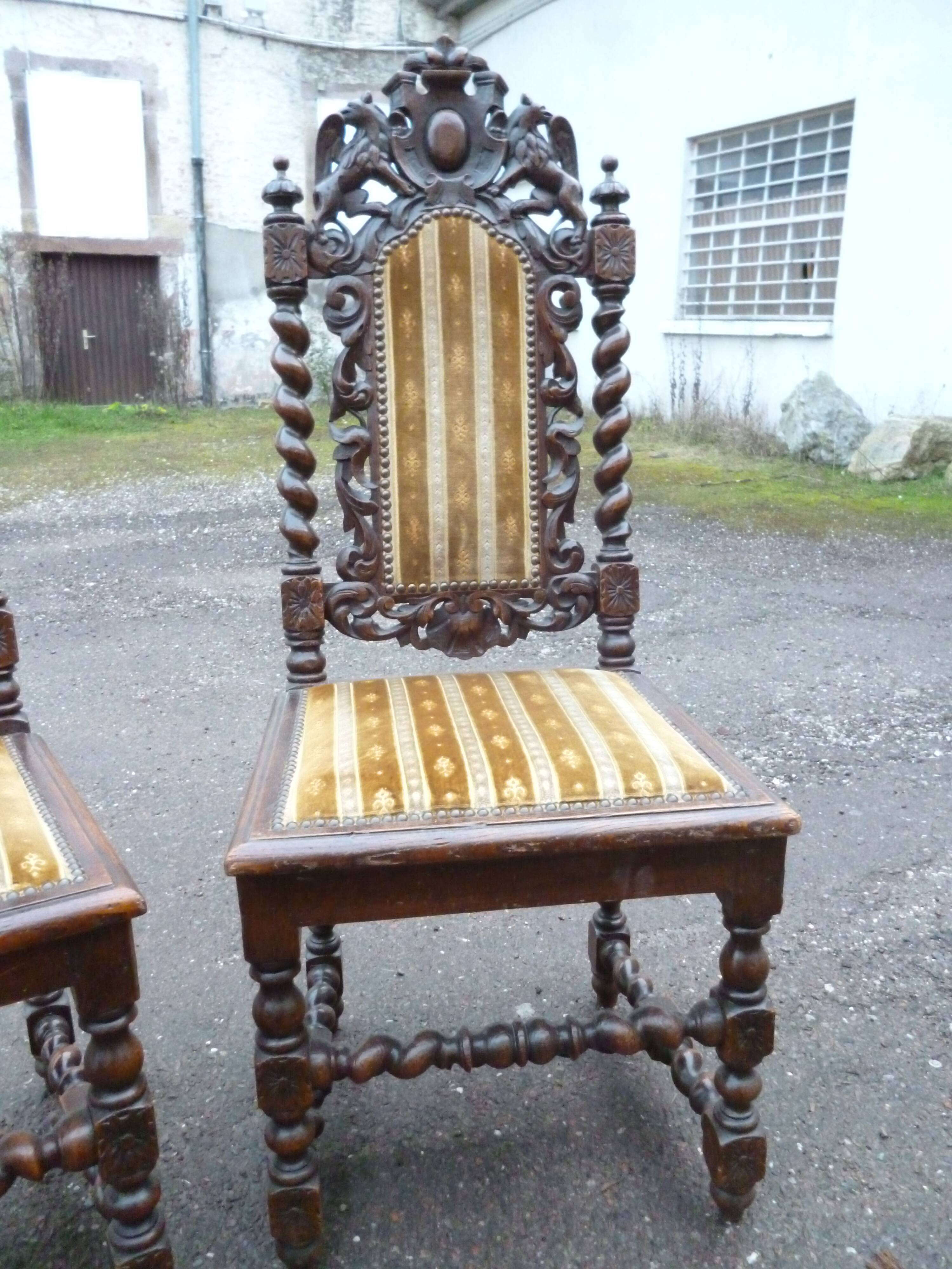 Paire de chaises sculptées
