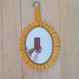 Miroir ovale vintage couleur mirabelle
