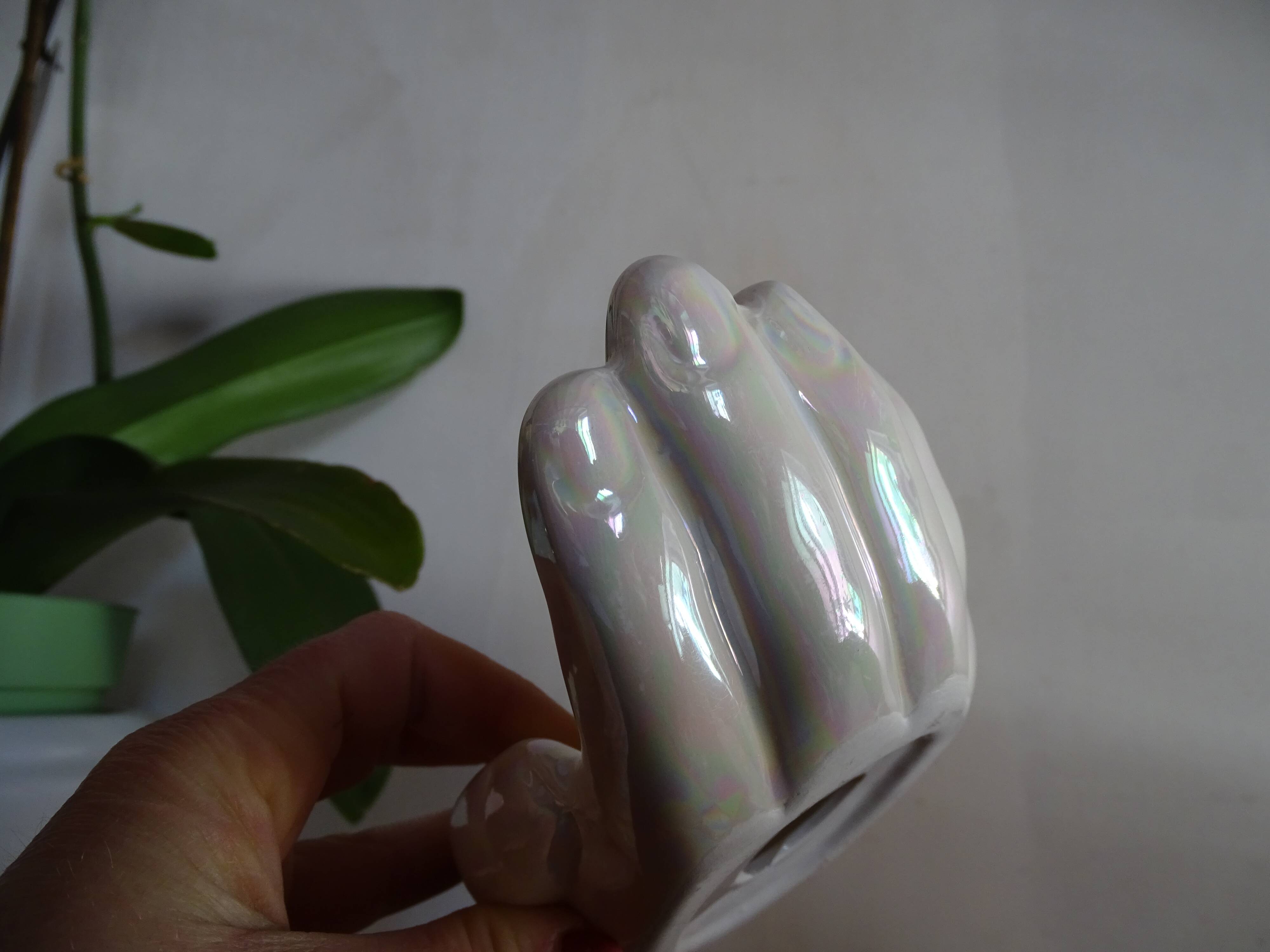 Pair of empty iridescent hand pockets in vintage ceramic 1960