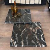 Table basse composée de deux tables design en faux marbre reposant sur piètements chromés de Willy Rizzo