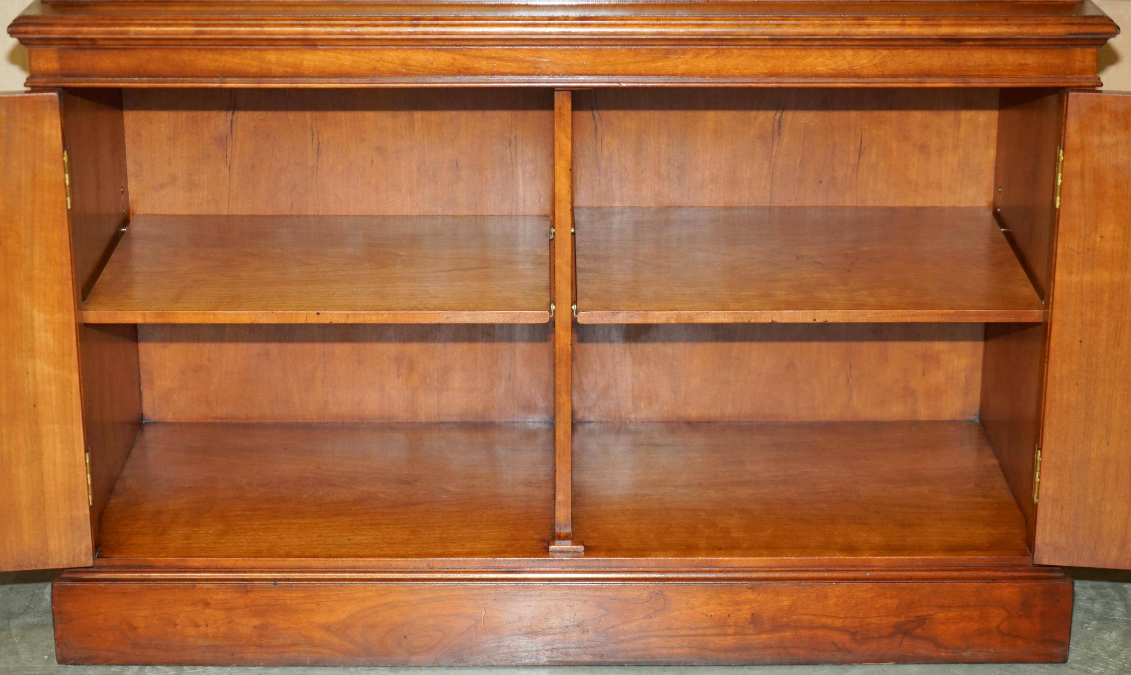 Bibliothèque Astrale Vitrée REH Kennedy