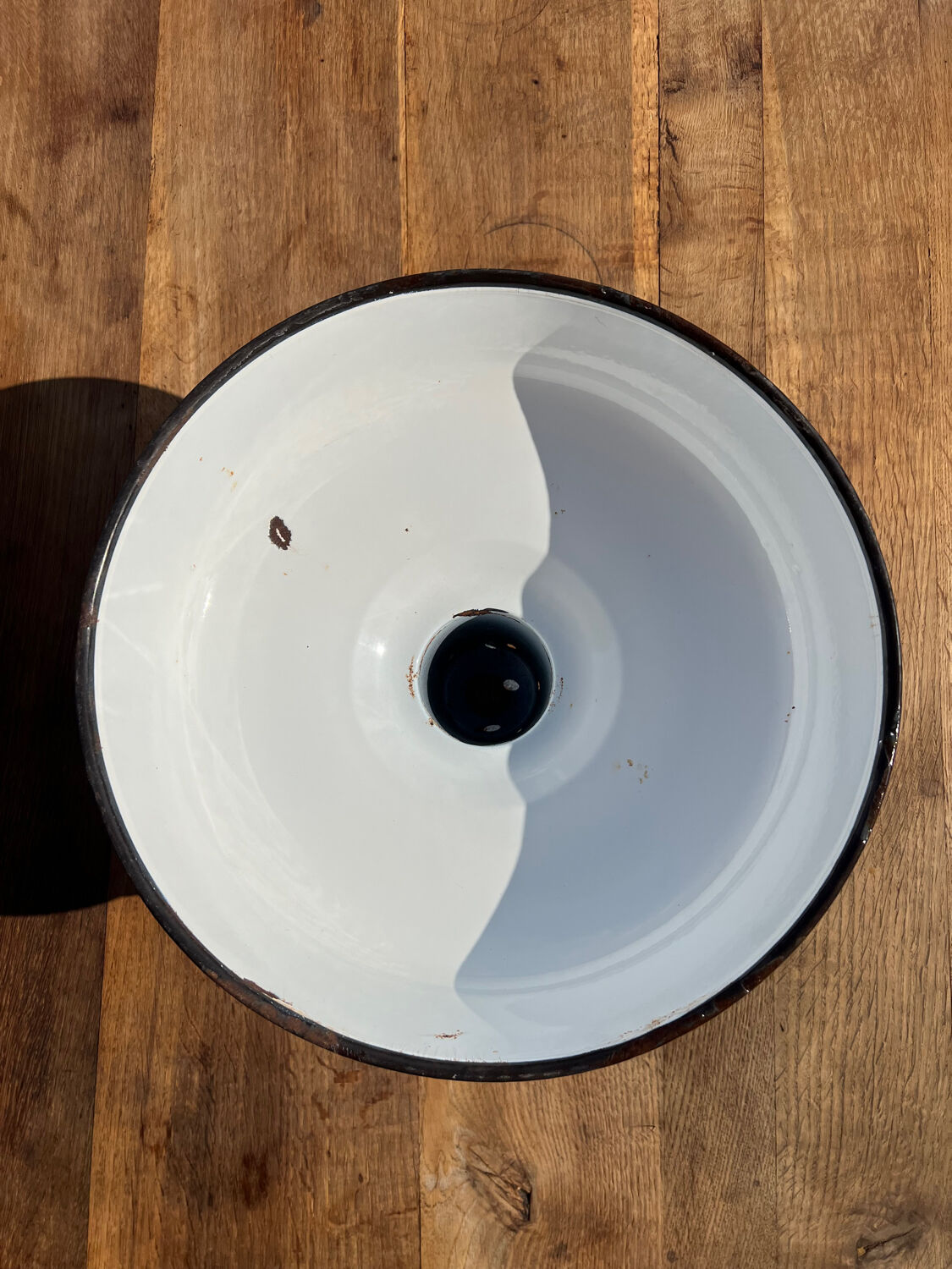 Industrial enamelled sheet metal lampshade