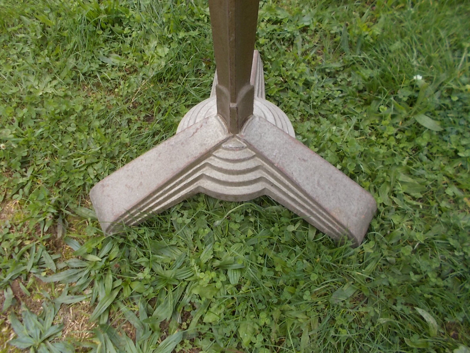 Round bistro table foot cast iron art deco