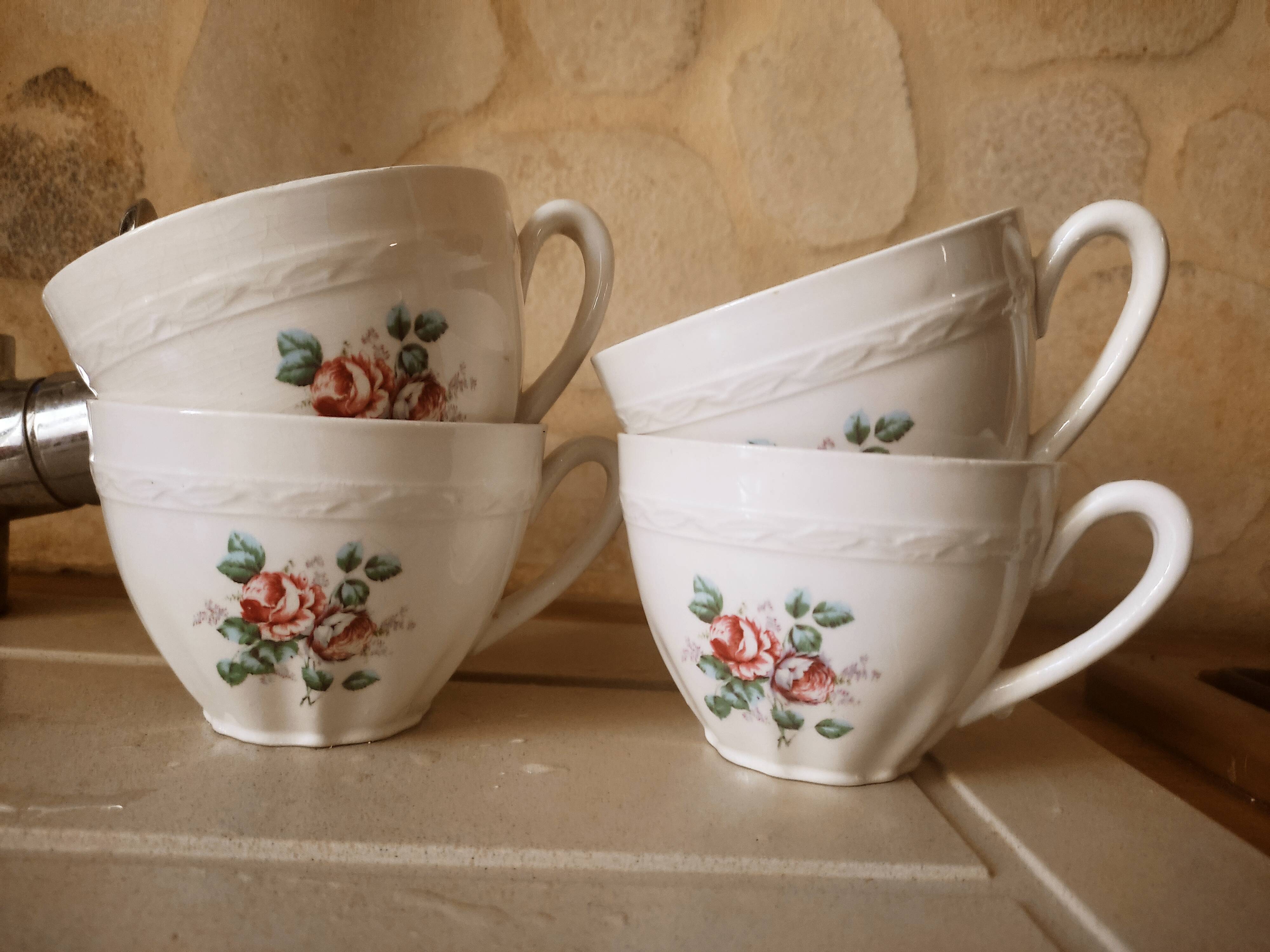 Set of 4 earthenware chocolate cups