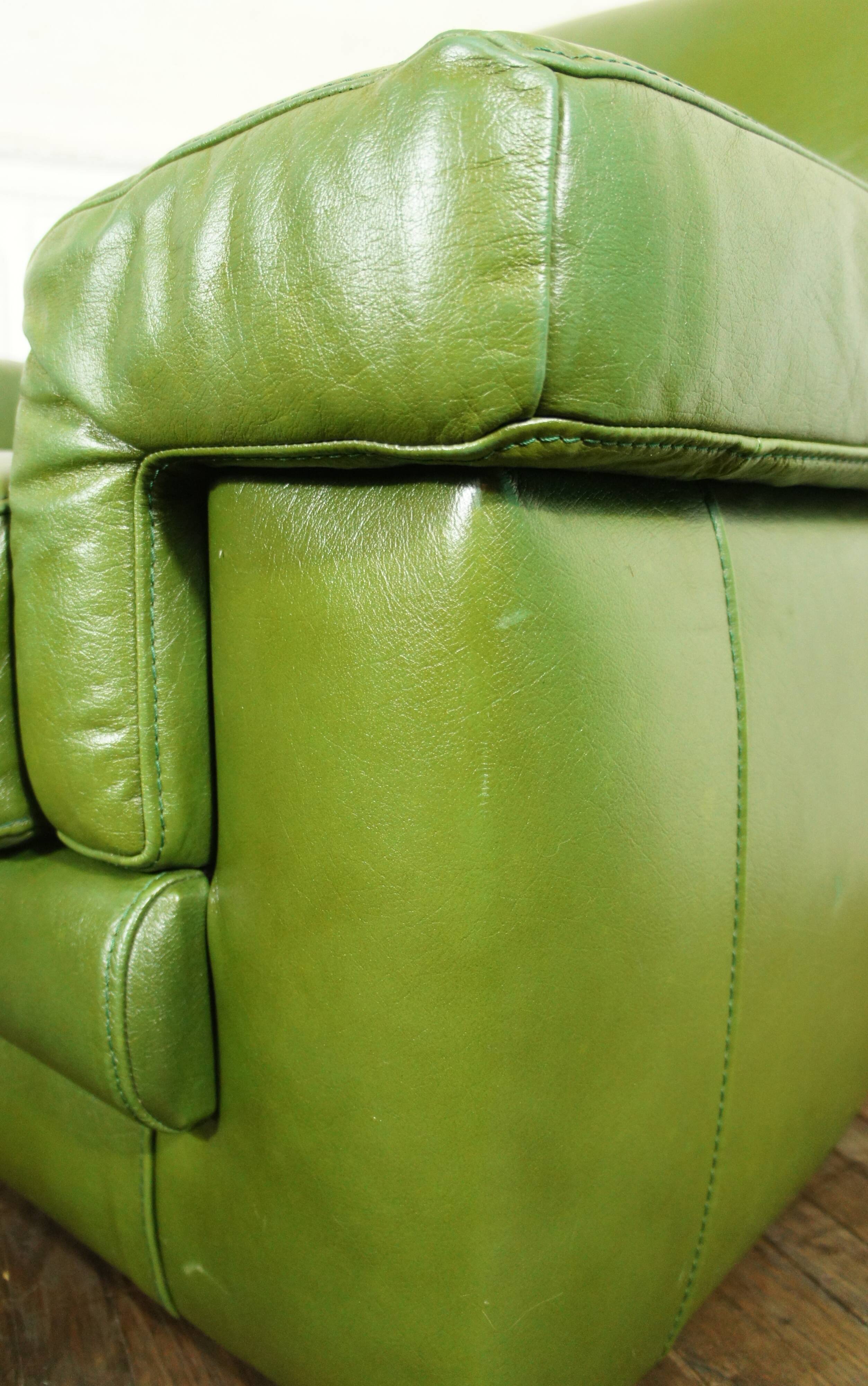Fauteuil lounge en cuir vert